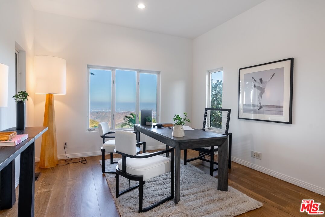 Topanga, California, 90290, United States, 4 Bedrooms Bedrooms, ,4 BathroomsBathrooms,Residential,For Sale,1902057