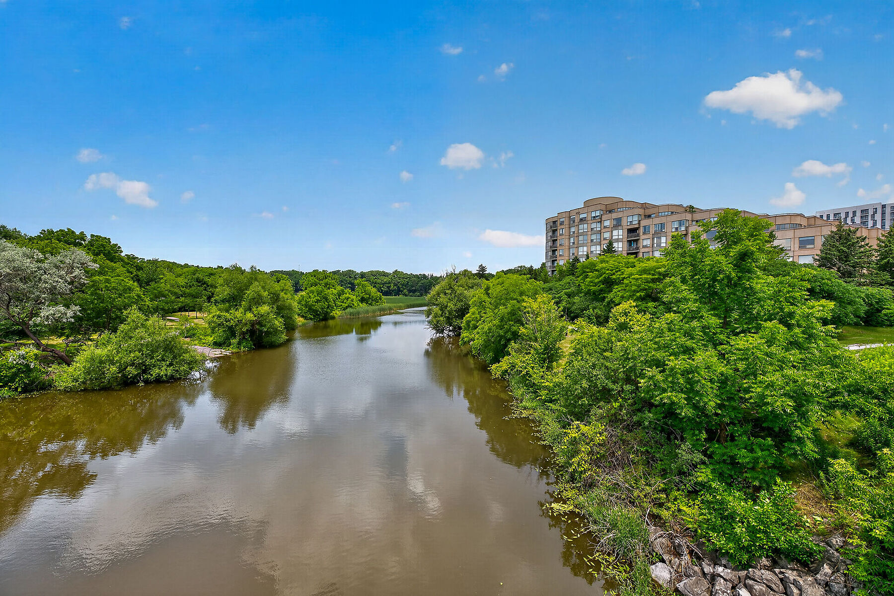  Desirable Waterfront Condo - 物件實景