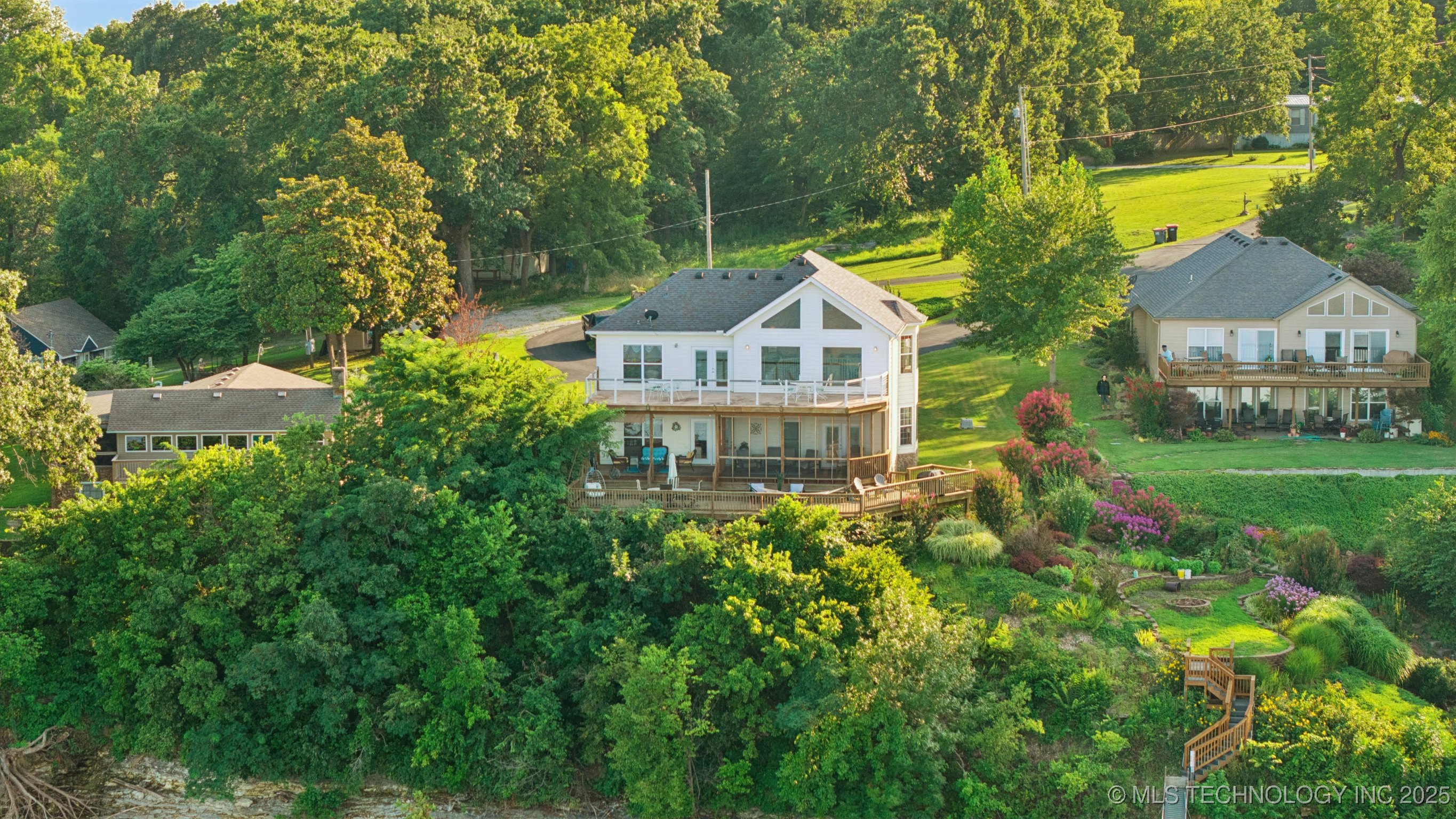 Grove, Oklahoma, 74344, United States, 3 Bedrooms Bedrooms, ,3 BathroomsBathrooms,Residential,For Sale,1900889