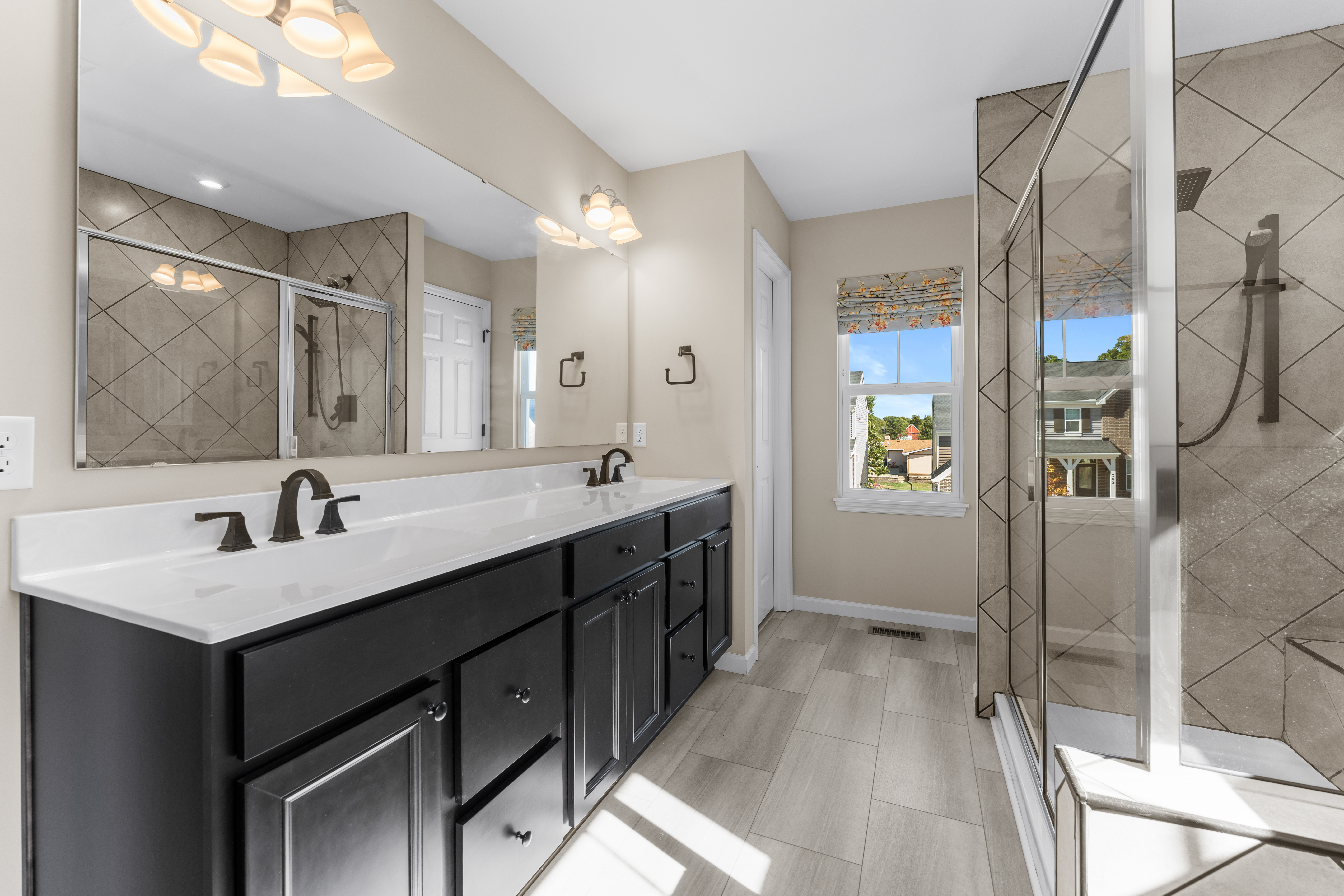  Charming Modern Home with Upgrades & Flex-Space - 物件實景