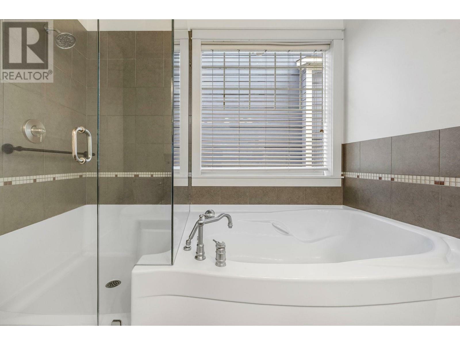 KELOWNA, British Columbia, V1W 4L5, CA, 4 Bedrooms Bedrooms, ,3 BathroomsBathrooms,Residential,For Sale,1837139