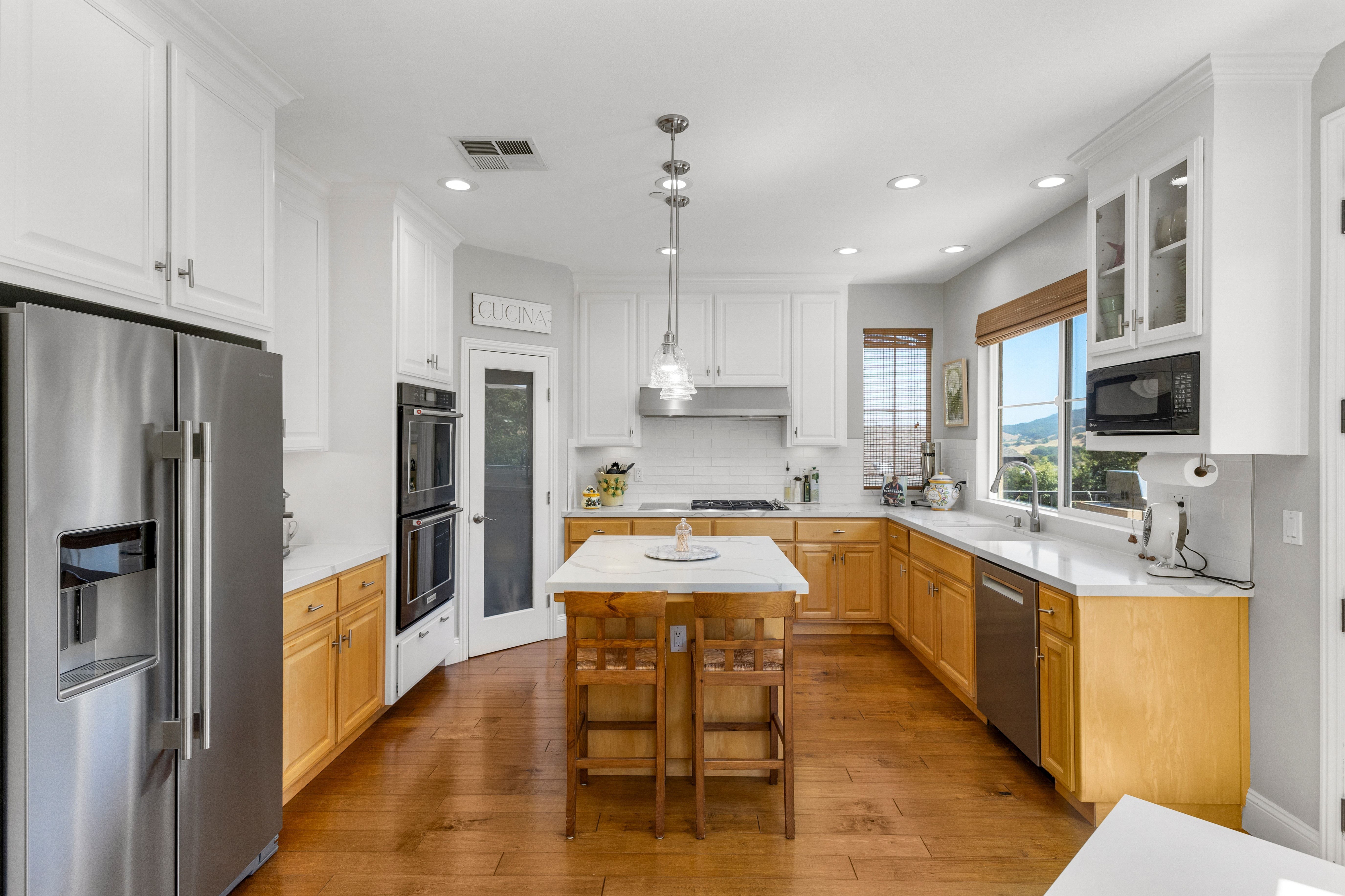  Custom Home on a Spectacular View Lot with Majestic Heritage Oak - 物件實景