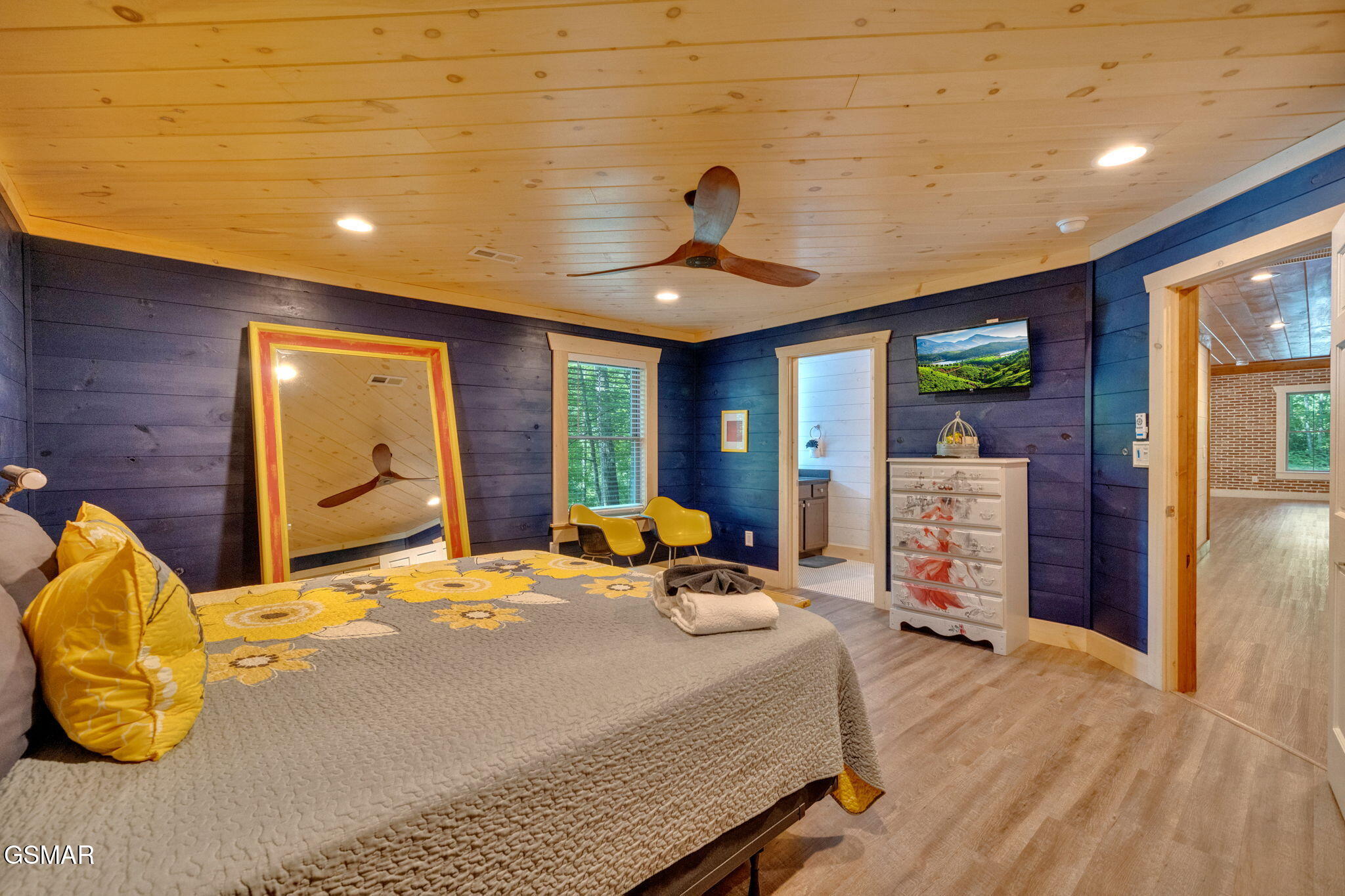 Gatlinburg, Tennessee, 37738, United States, 4 Bedrooms Bedrooms, ,5 BathroomsBathrooms,Residential,For Sale,1921348