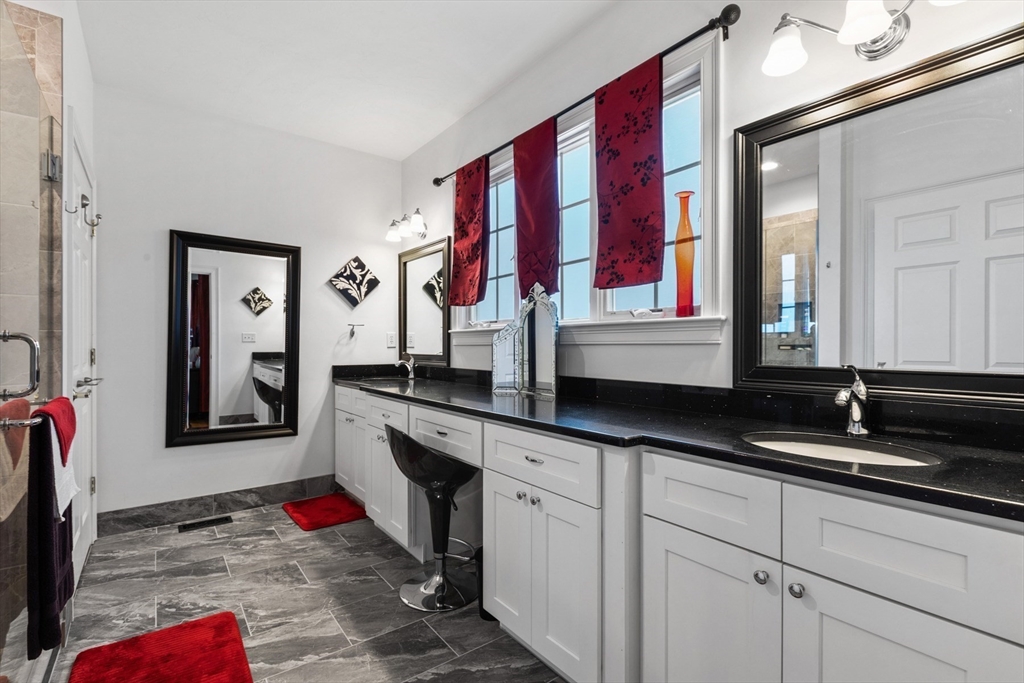 Westford, Massachusetts, 01886, United States, 3 Bedrooms Bedrooms, ,4 BathroomsBathrooms,Residential,For Sale,1923619