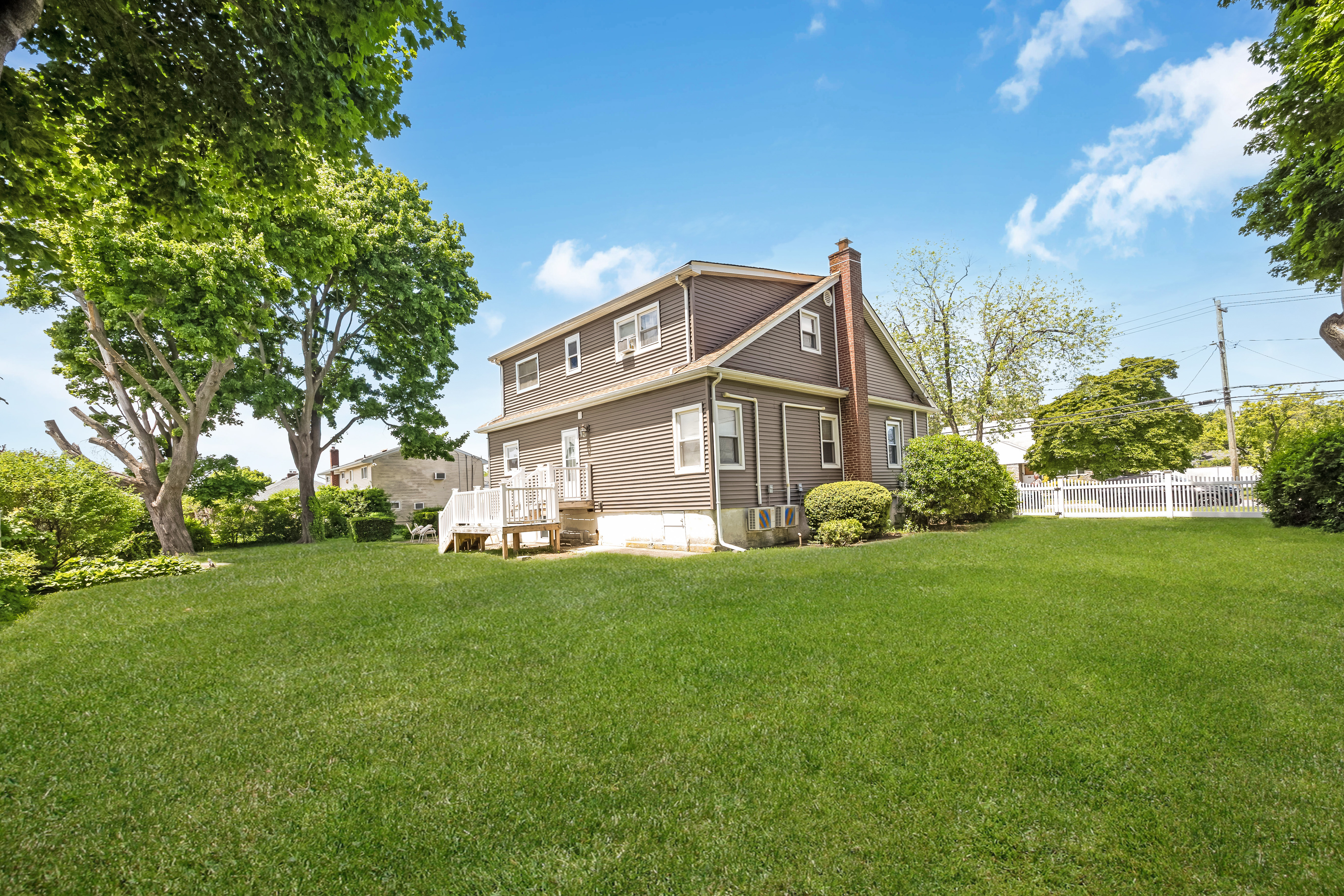 West Babylon, New York, 11704, United States, 5 Bedrooms Bedrooms, ,3 BathroomsBathrooms,Residential,For Sale,2048080