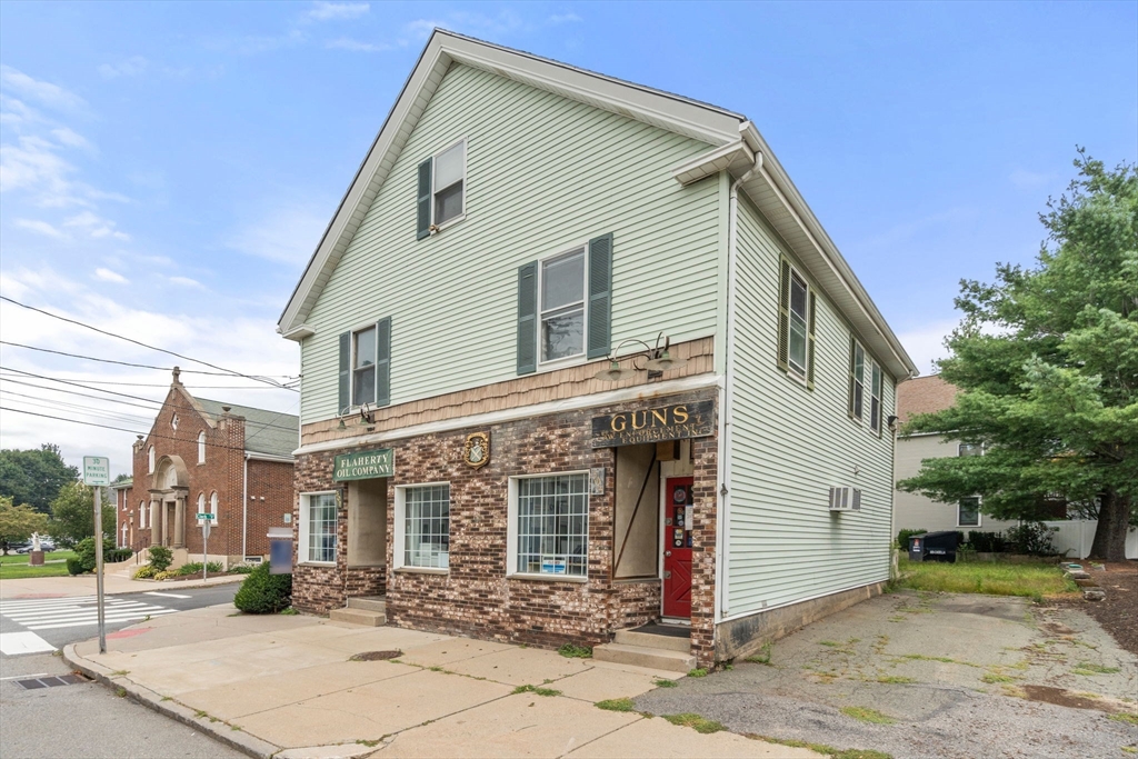 Waltham, Massachusetts, 02453, United States, 2 Bedrooms Bedrooms, ,4 BathroomsBathrooms,Residential,For Sale,1916718
