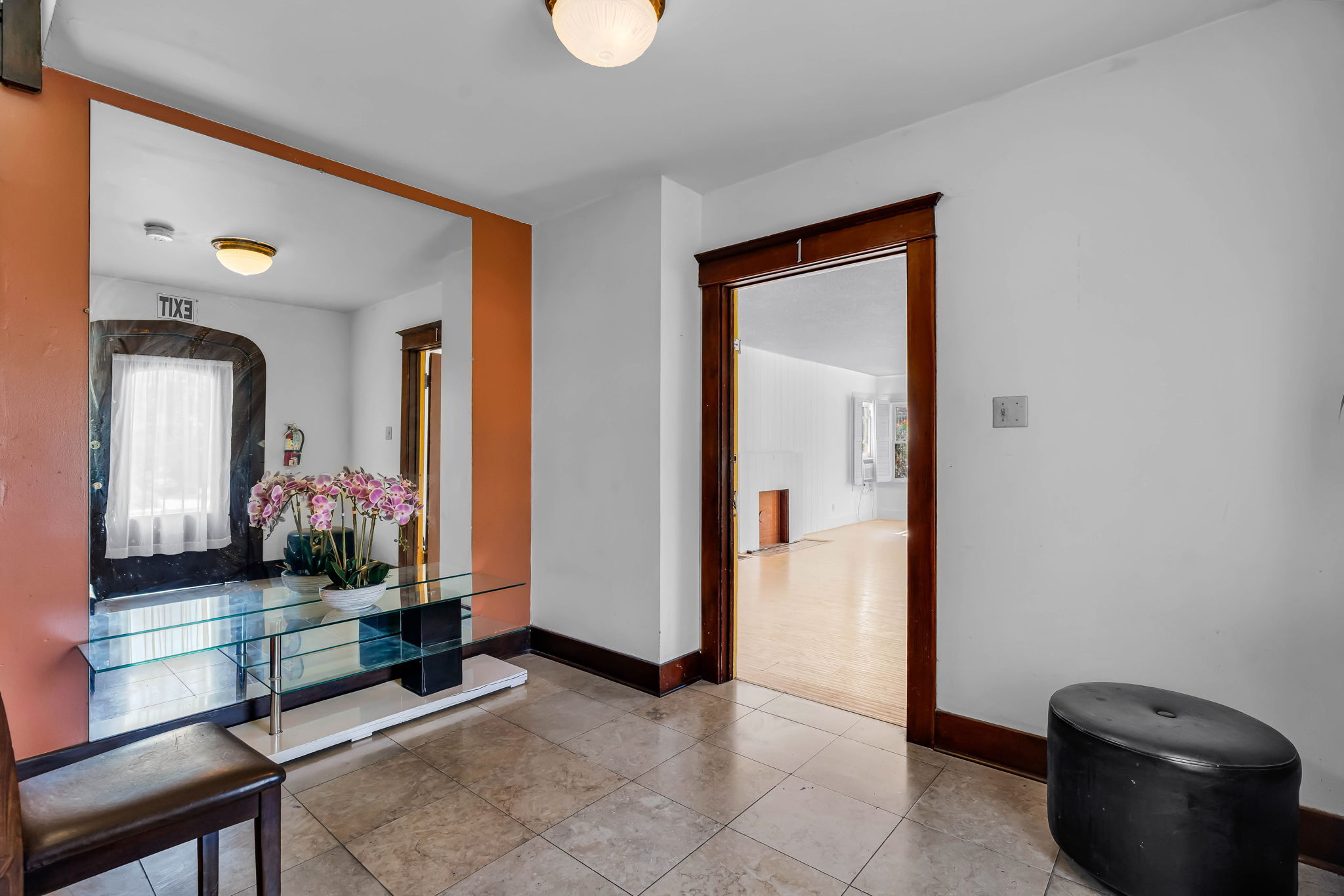  1412 S Victoria Ave - 物件實景