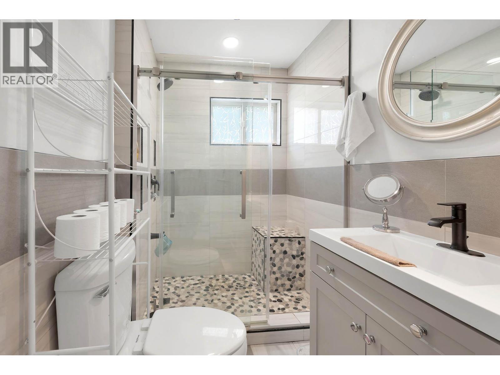 KAMLOOPS, British Columbia, V1S 1W2, CA, 6 Bedrooms Bedrooms, ,4 BathroomsBathrooms,Residential,For Sale,1950563