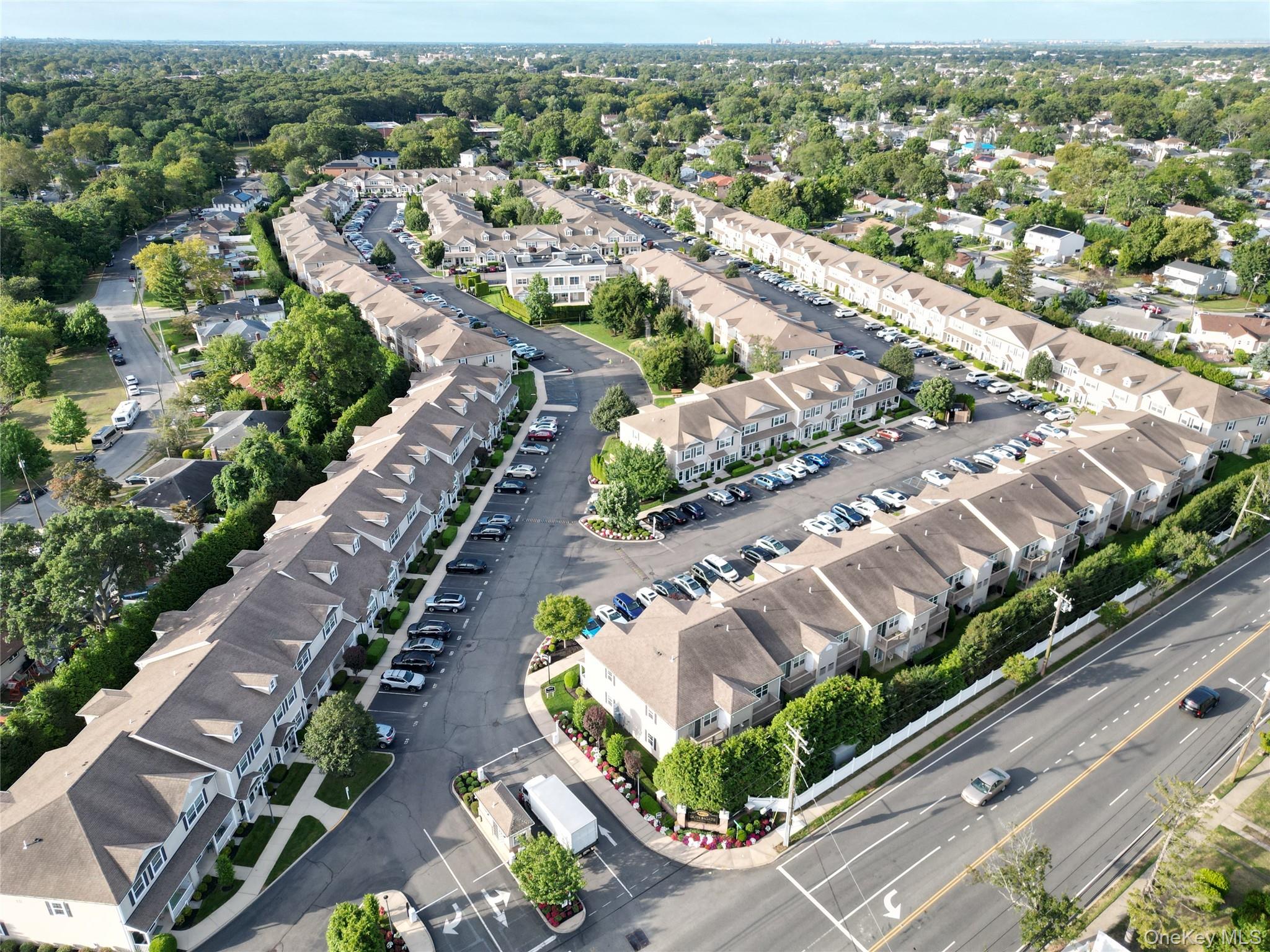 Valley Stream, New York, 11580, United States, 2 Bedrooms Bedrooms, ,2 BathroomsBathrooms,Residential,For Sale,2002901