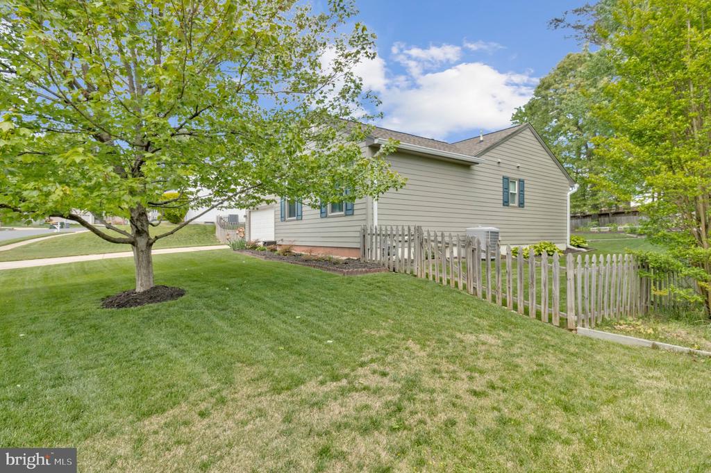 Burke, Virginia, 22015, United States, 3 Bedrooms Bedrooms, ,3 BathroomsBathrooms,Residential,For Sale,2049258