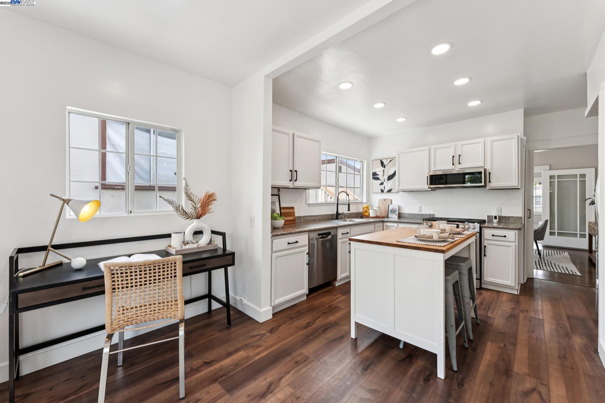 Oakland, California, 94605, United States, 2 Bedrooms Bedrooms, ,1 BathroomBathrooms,Residential,For Sale,1901518