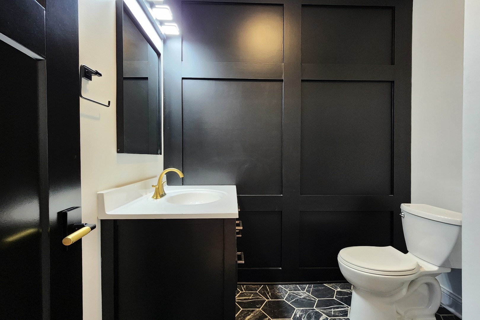 Chicago, Illinois, 60637, United States, 4 Bedrooms Bedrooms, ,4 BathroomsBathrooms,Residential,For Sale,1987996