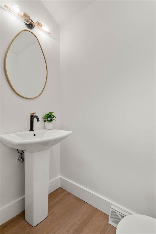 Weston, Massachusetts, 02493, United States, 4 Bedrooms Bedrooms, ,5 BathroomsBathrooms,Residential,For Sale,1989089