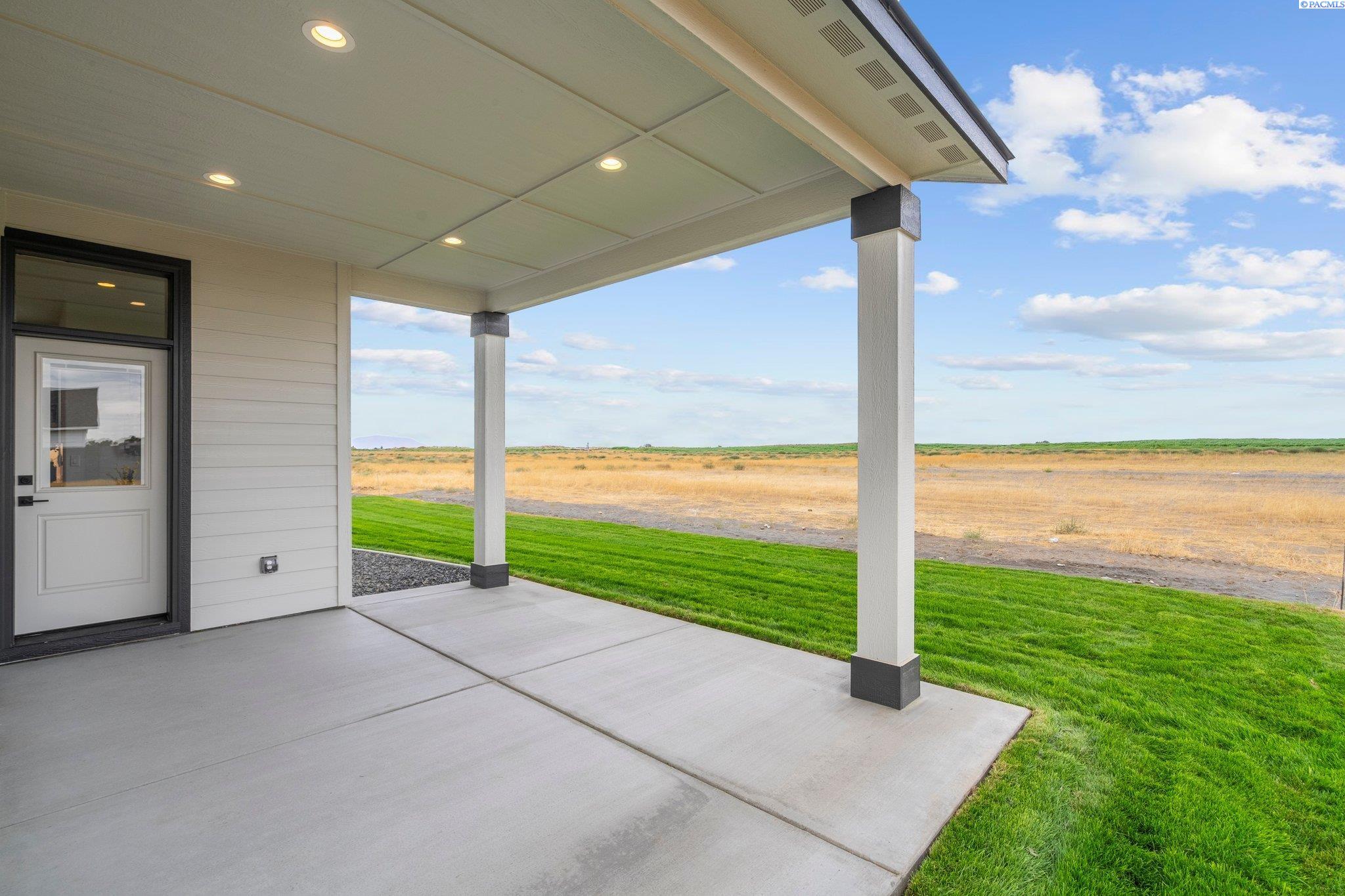 Pasco, Washington, 99301, United States, 4 Bedrooms Bedrooms, ,2 BathroomsBathrooms,Residential,For Sale,1949904