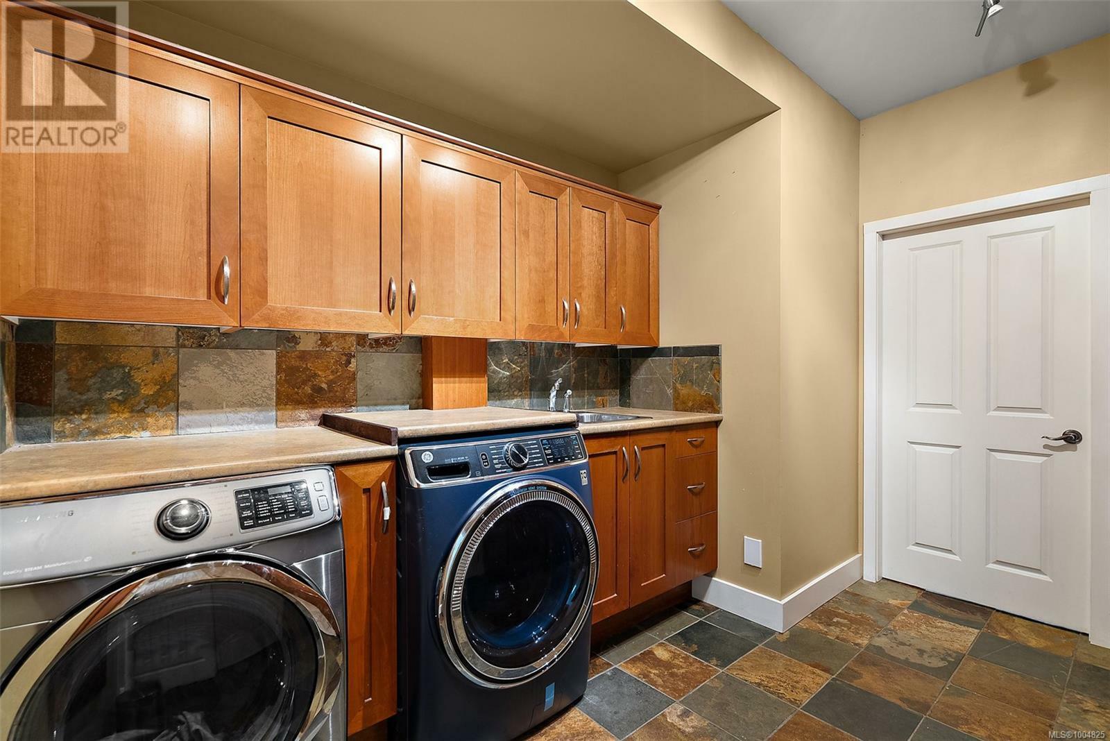 VIEW ROYAL, British Columbia, V9B 1A6, CA, 3 Bedrooms Bedrooms, ,5 BathroomsBathrooms,Residential,For Sale,1883403
