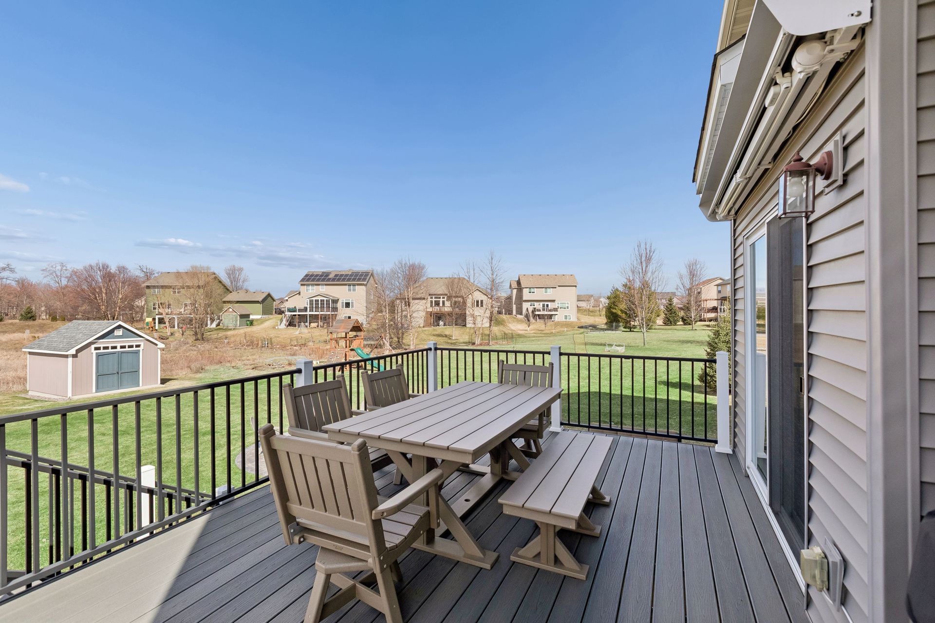  Elegant Living with Entertainer’s Lower Level - 物件實景