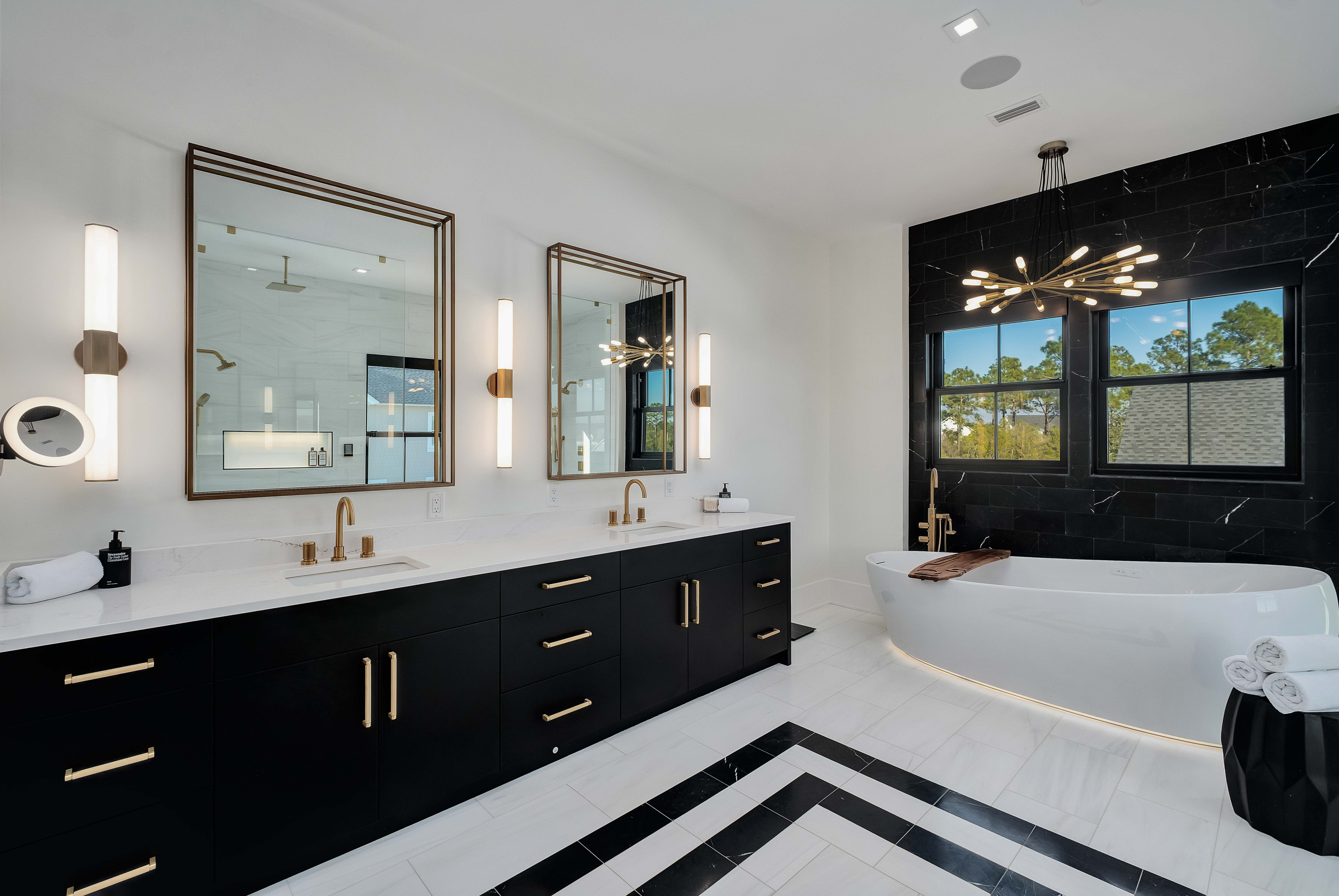  Private Composed Estate With Pond Views, Carriage House And Outdoor Oasis - 物件實景