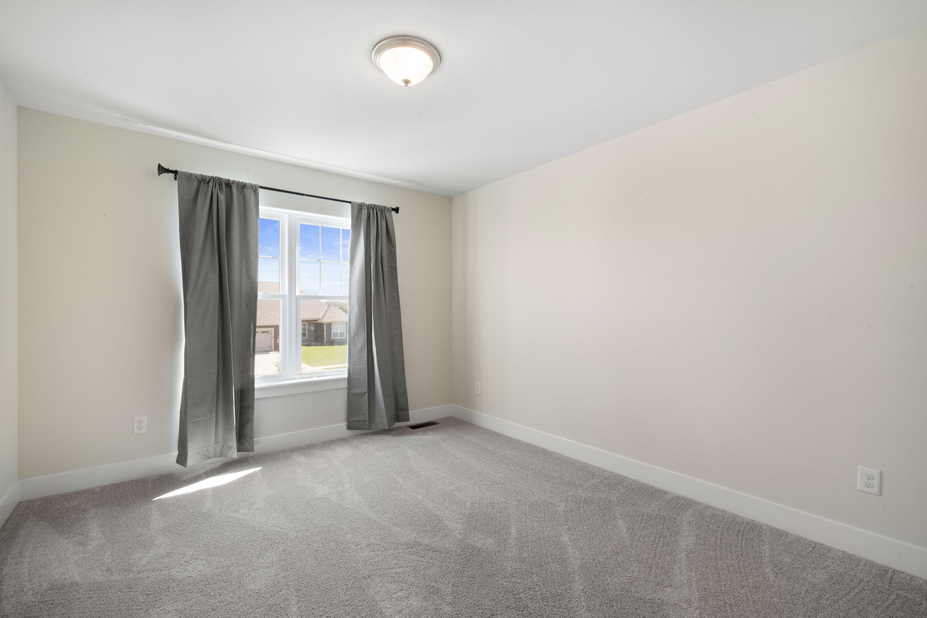 Grafton, Wisconsin, 53024, United States, 4 Bedrooms Bedrooms, ,4 BathroomsBathrooms,Residential,For Sale,1989269