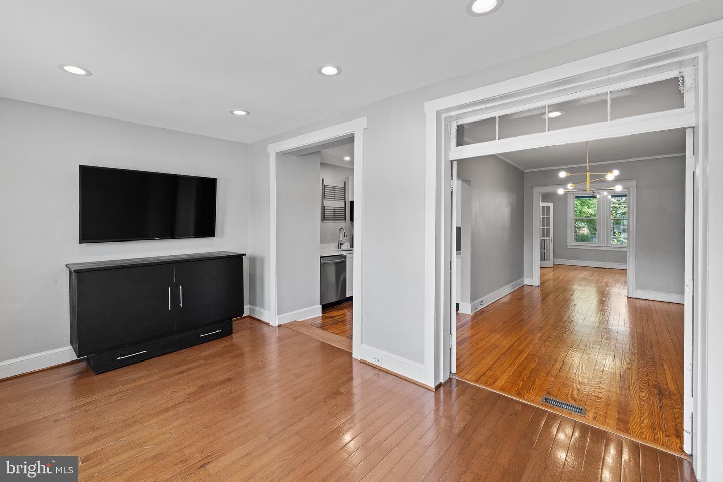 Washington, District of Columbia, 20002, United States, 3 Bedrooms Bedrooms, ,2 BathroomsBathrooms,Residential,For Sale,1964889