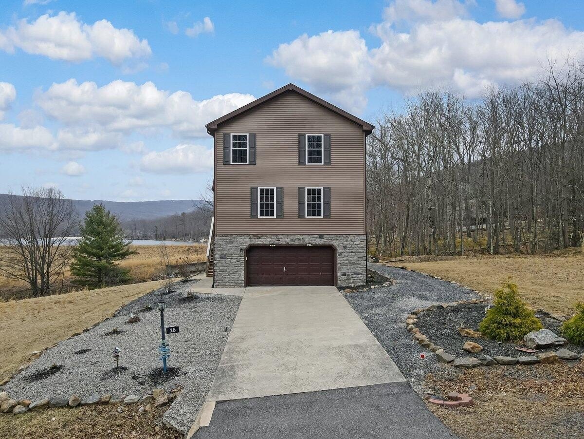 Hazleton, Pennsylvania, 18202, United States, 4 Bedrooms Bedrooms, ,3 BathroomsBathrooms,Residential,For Sale,1754491