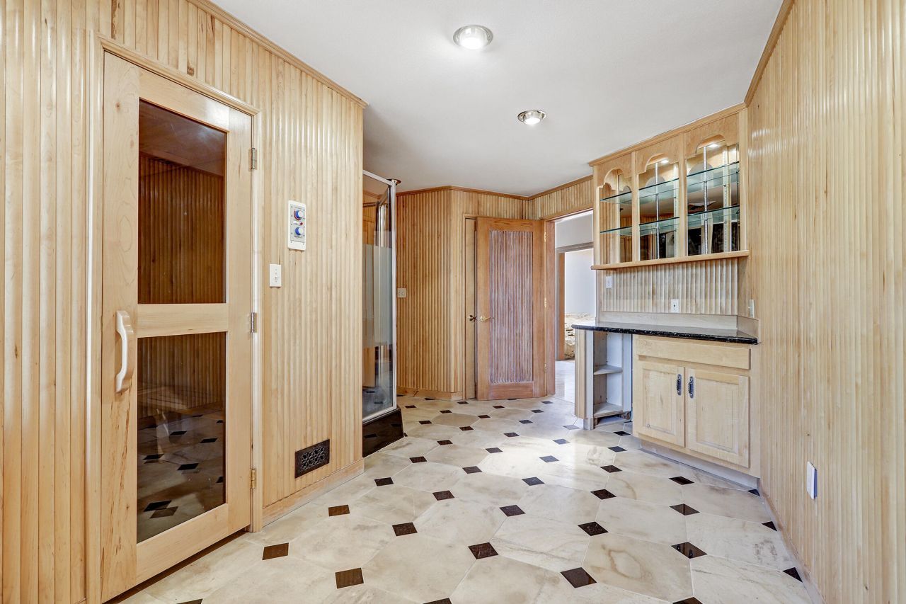 Los Ranchos, New Mexico, 87107, United States, 5 Bedrooms Bedrooms, ,5 BathroomsBathrooms,Residential,For Sale,1900994