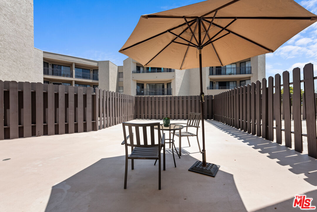 Los Angeles, California, 90042, United States, 2 Bedrooms Bedrooms, ,1 BathroomBathrooms,Residential,For Sale,1908297