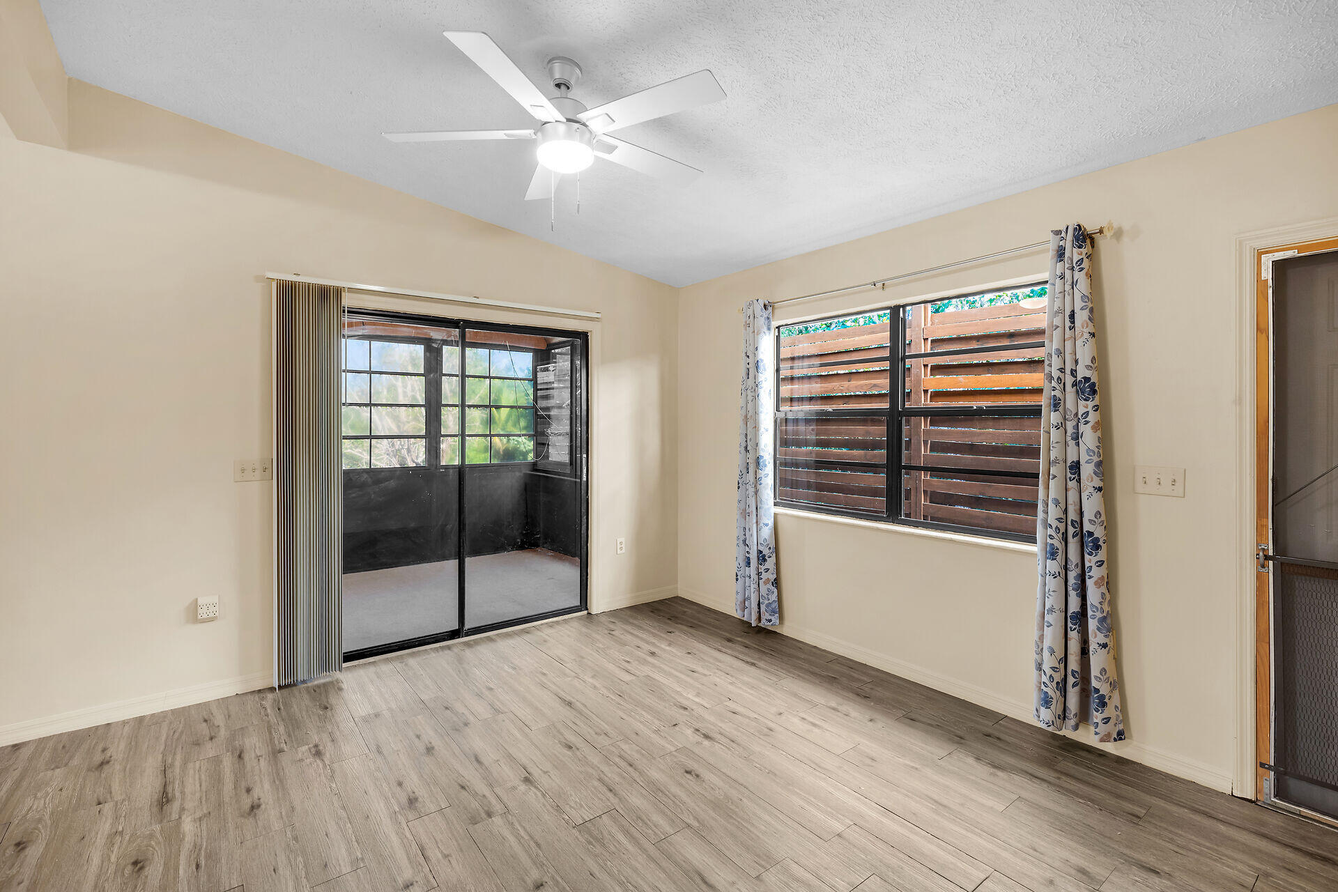 MARATHON, Florida, 33050, United States, 2 Bedrooms Bedrooms, ,2 BathroomsBathrooms,Residential,For Sale,1707651