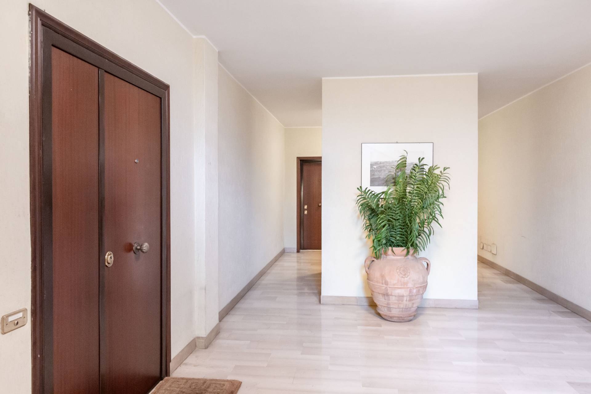 Roma, Roma, 00100, IT, 5 Bedrooms Bedrooms, ,3 BathroomsBathrooms,Residential,For Sale,1738705