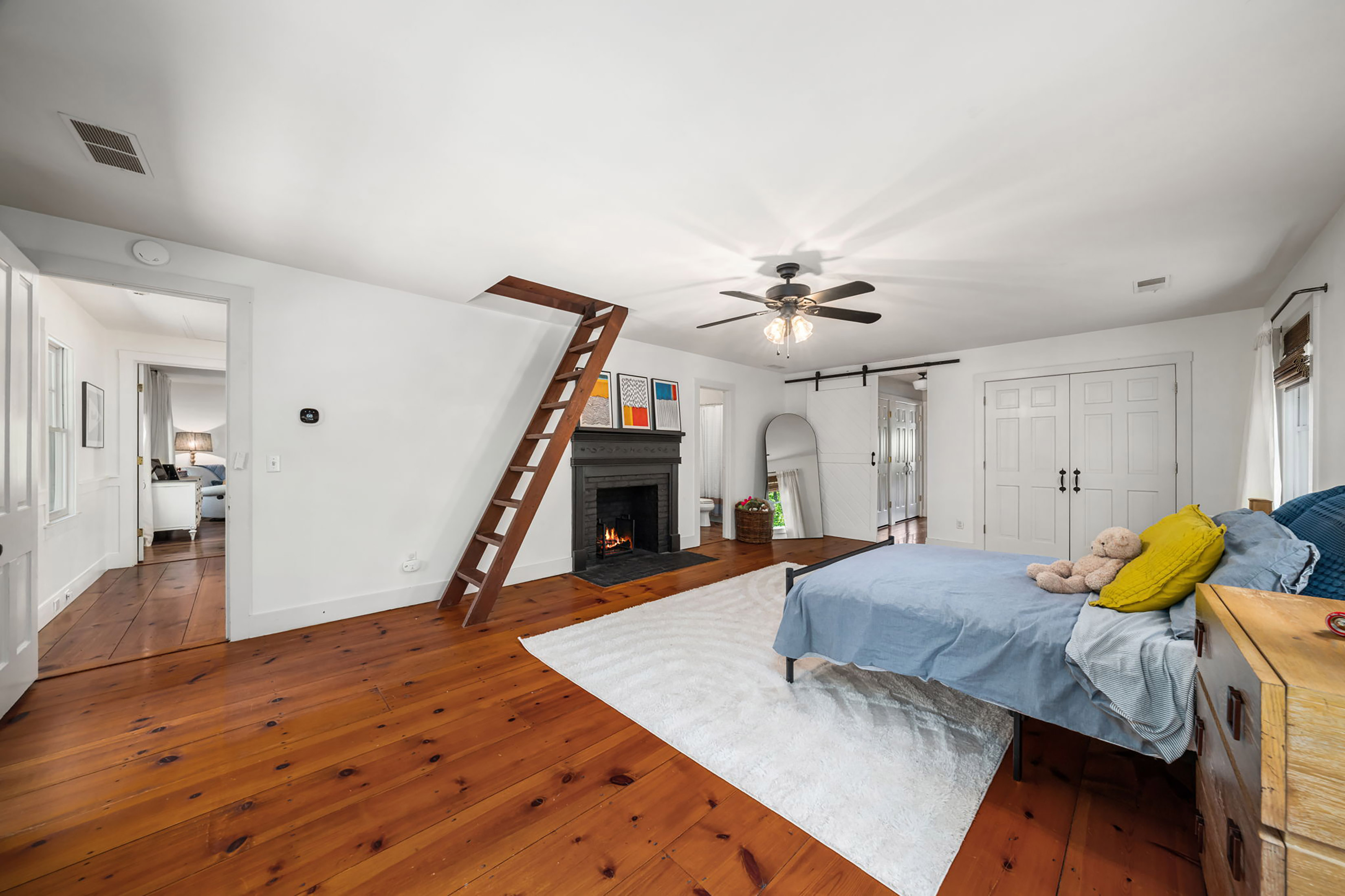  Live Timeless in Coveted Farmhouse on 4+ Private Gated Acres In Roswell - 物件實景