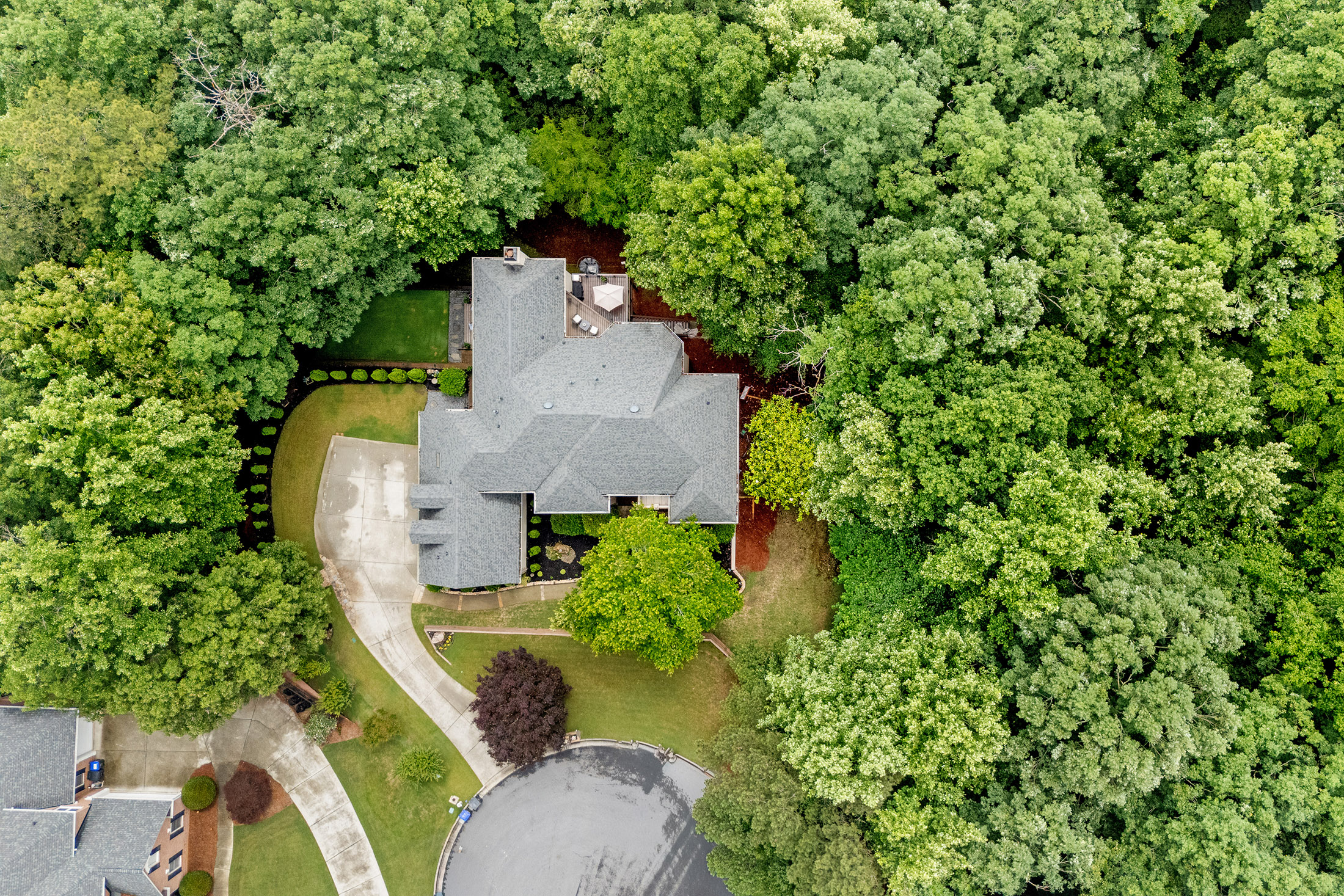  European-inspired Estate Tucked on Nearly Two Acres on Quiet Cul-de-sac - 物件實景