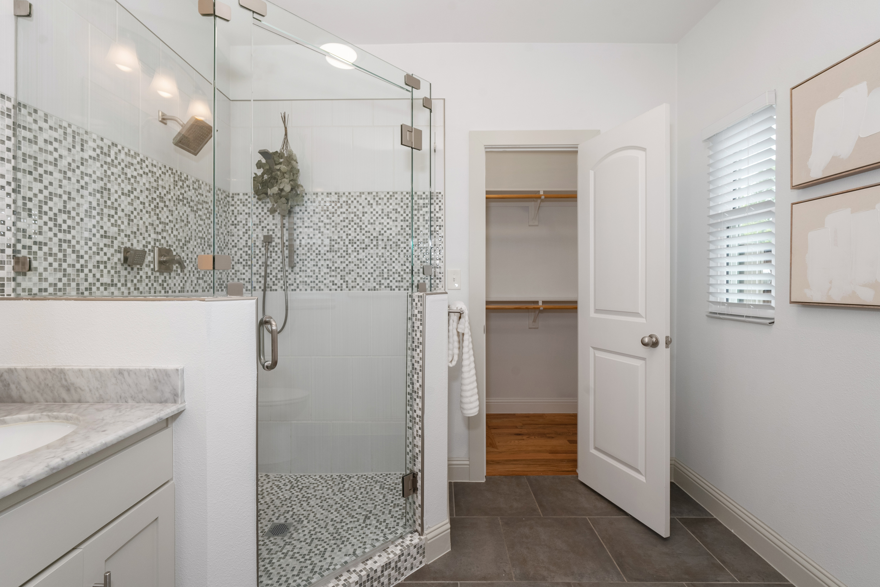  Classic East Dallas Craftsman with Refined Modern Updates - 物件實景