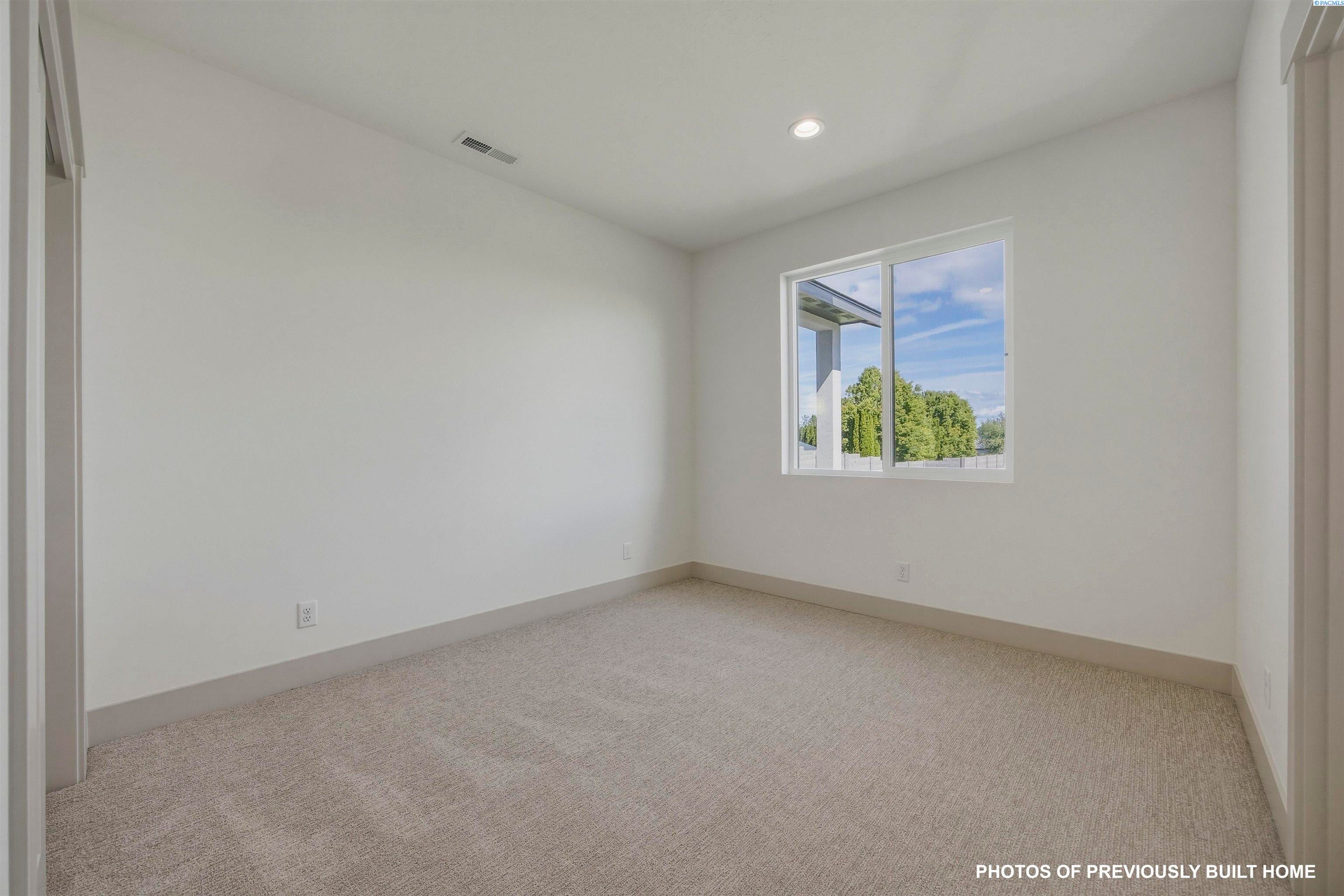 Richland, Washington, 99352, United States, 4 Bedrooms Bedrooms, ,3 BathroomsBathrooms,Residential,For Sale,2048116