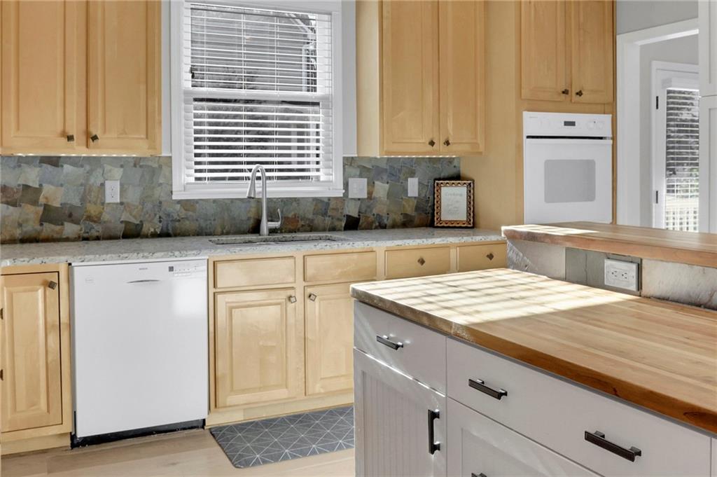 Marietta, Georgia, 30066, United States, 4 Bedrooms Bedrooms, ,3 BathroomsBathrooms,Residential,For Sale,2003100