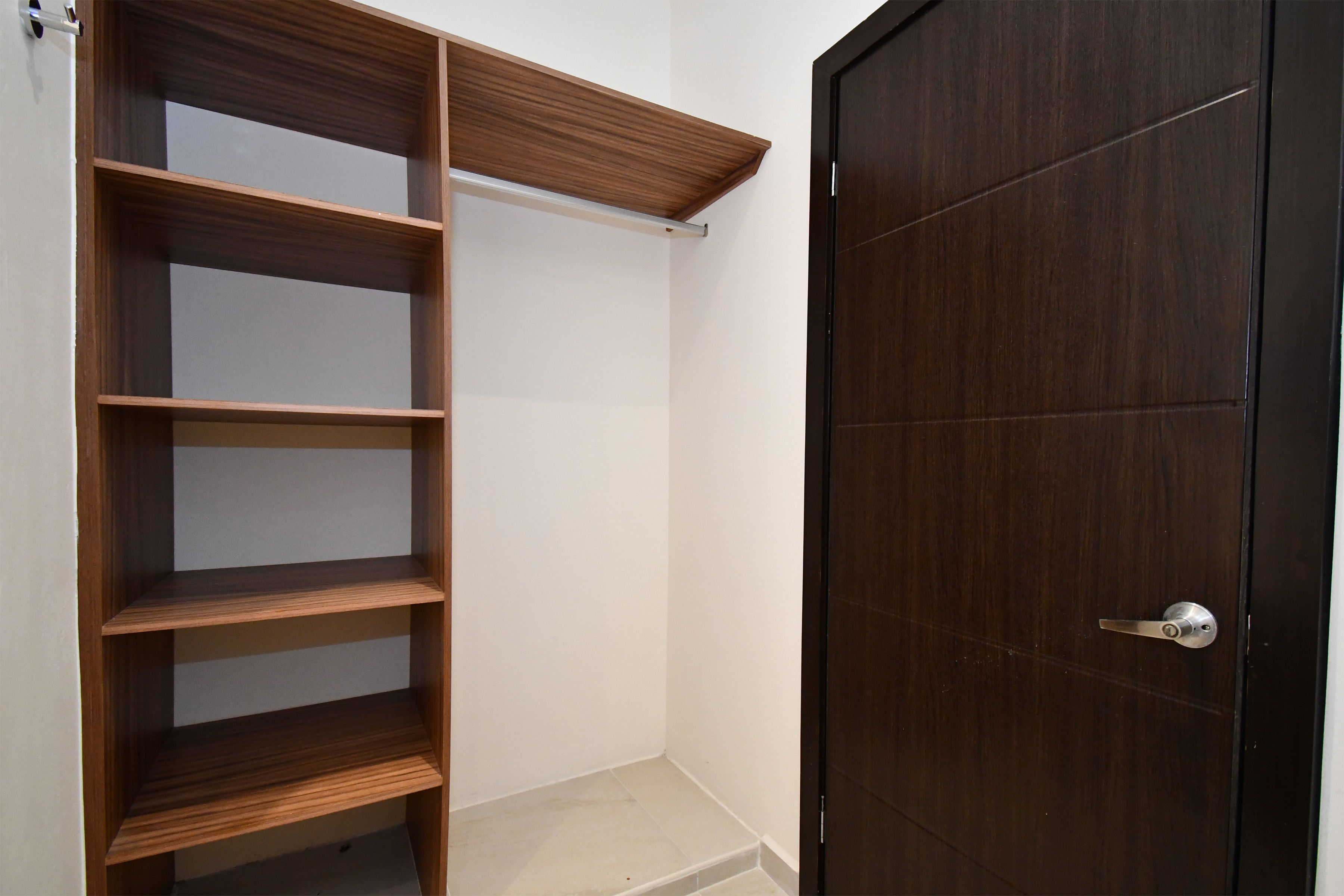  Spacious Three-Bedroom Condominium - 物件實景