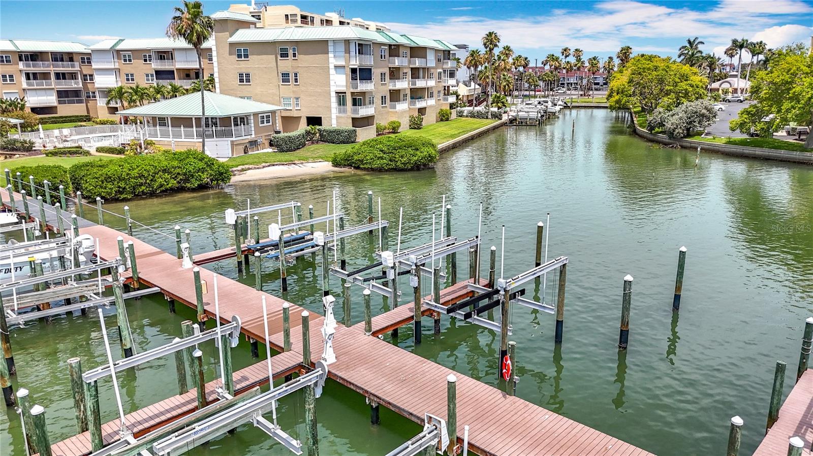 Madeira Beach, Florida, 33708, United States, 2 Bedrooms Bedrooms, ,2 BathroomsBathrooms,Residential,For Sale,1981210