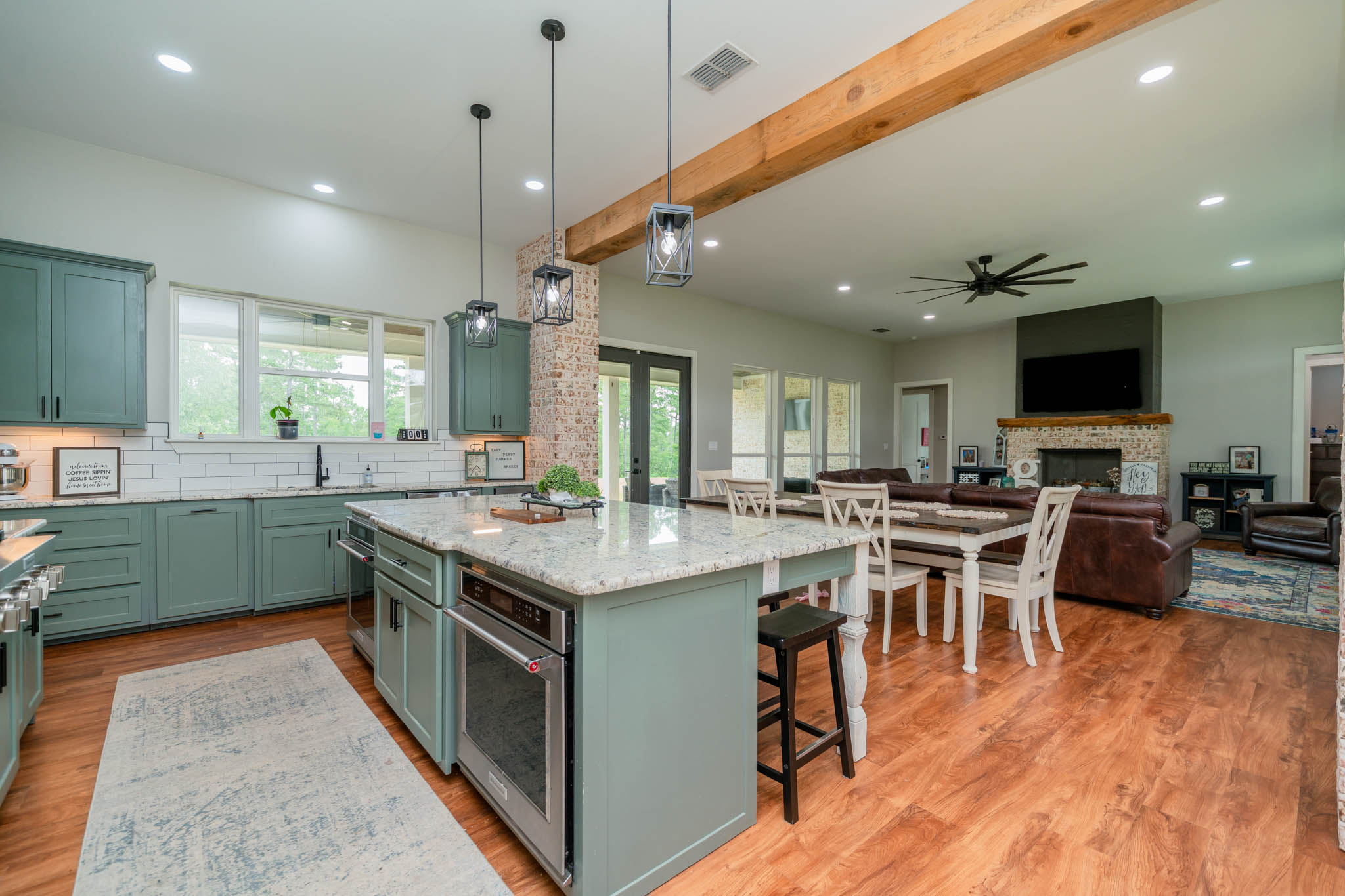 Jacksonville, Texas, 75766, United States, 4 Bedrooms Bedrooms, ,3 BathroomsBathrooms,Residential,For Sale,1978042