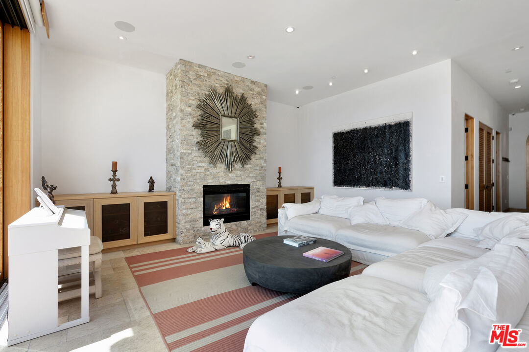 Malibu, California, 90265, United States, 3 Bedrooms Bedrooms, ,3 BathroomsBathrooms,Residential,For Sale,2002033