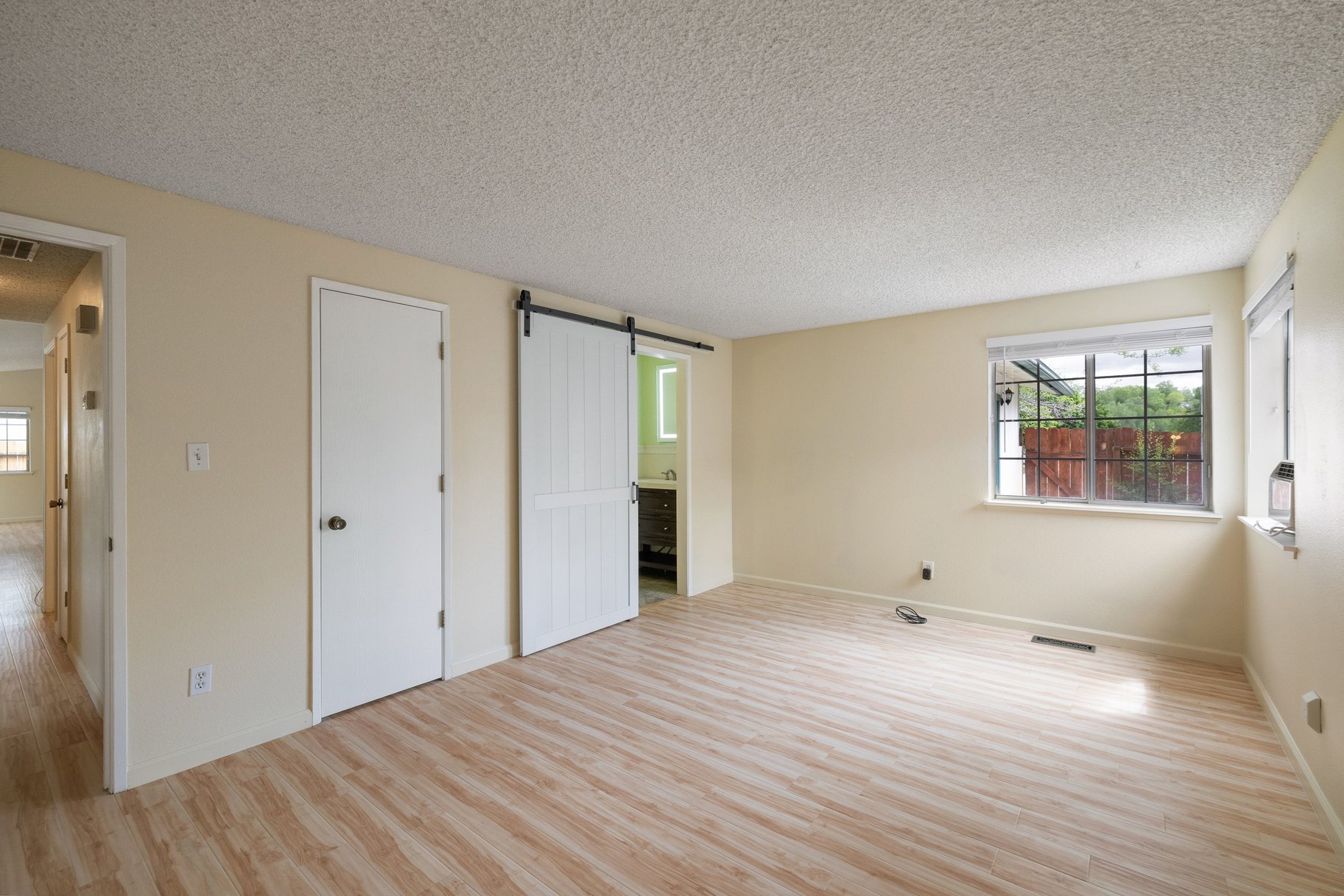 Move-in Ready. Great starter or investment home - 物件實景