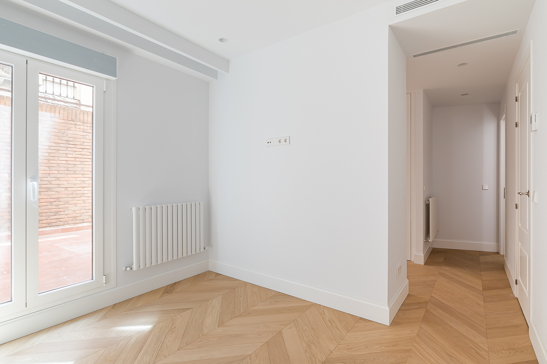  Flat with large terrace, balcony, parking, and storage room - 物件實景