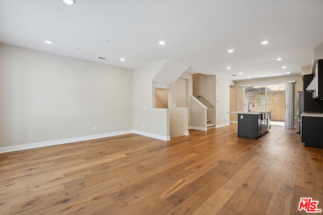 Los Angeles, California, 90068, United States, 3 Bedrooms Bedrooms, ,4 BathroomsBathrooms,Residential,For Sale,1891142