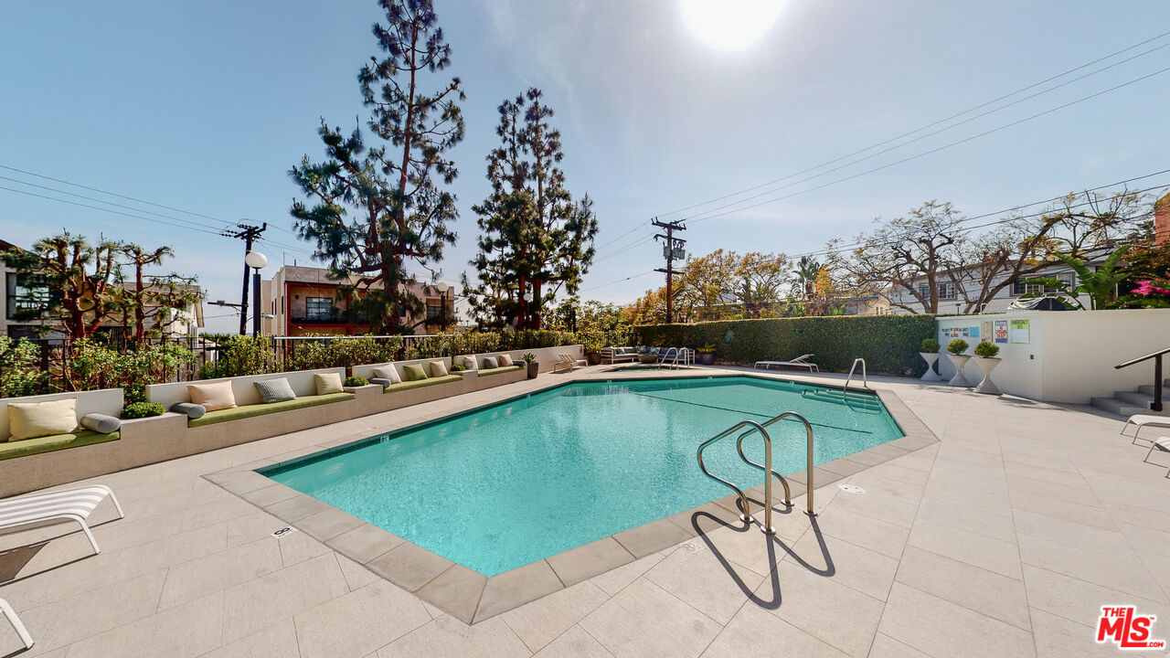 West Hollywood, California, 90069, United States, 1 Bedroom Bedrooms, ,1 BathroomBathrooms,Residential,For Sale,1891837