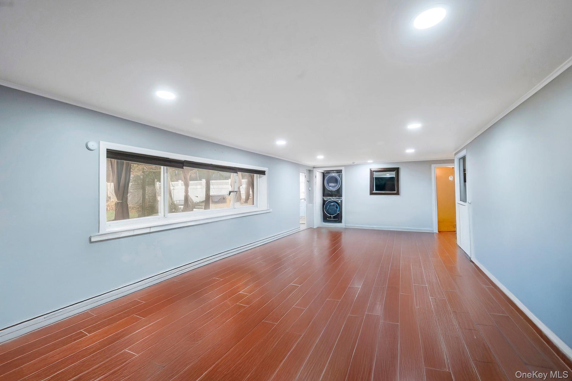 Freeport, New York, 11520, United States, 3 Bedrooms Bedrooms, ,2 BathroomsBathrooms,Residential,For Sale,1998348