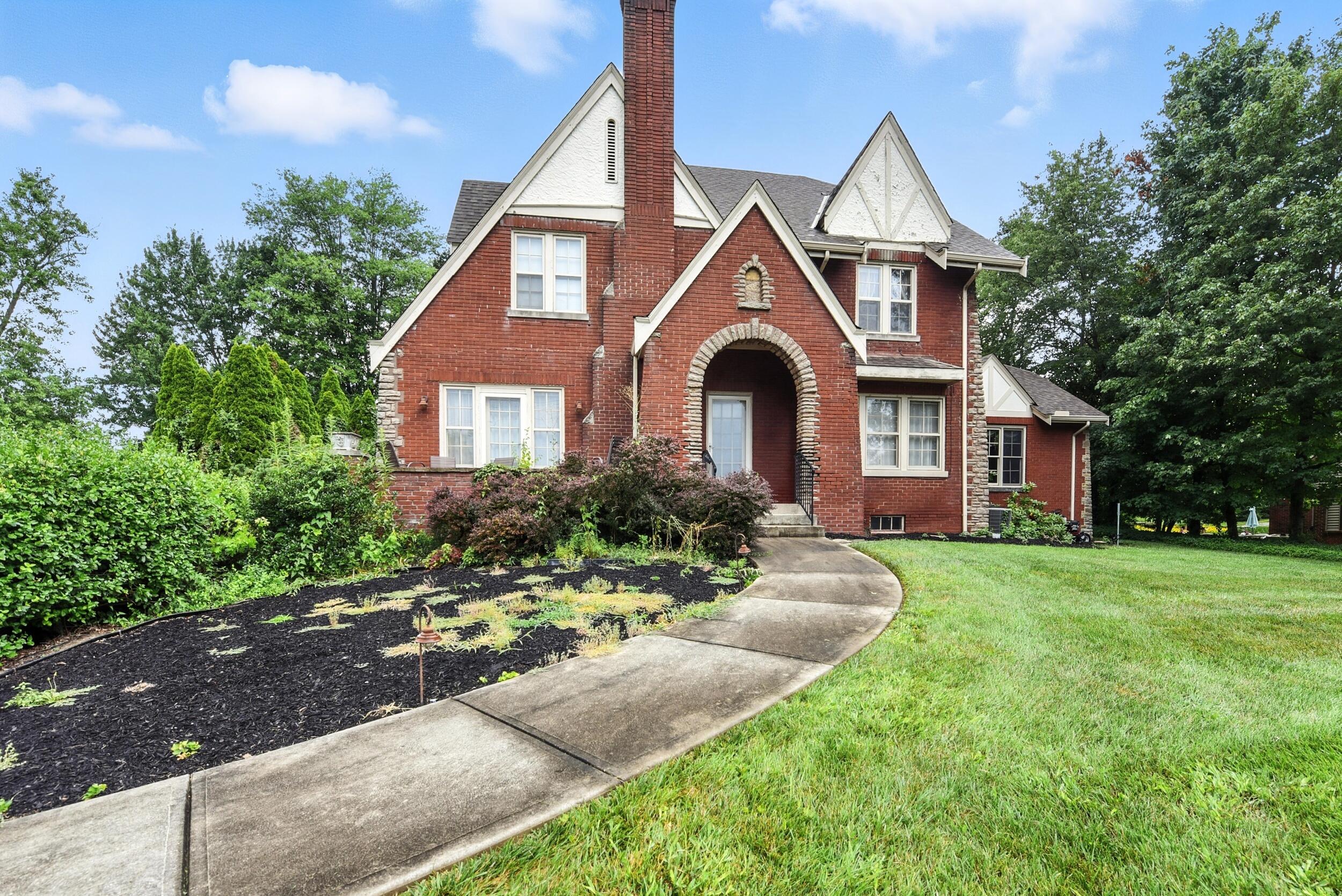 Fort Mitchell, Kentucky, 41017, United States, 3 Bedrooms Bedrooms, ,3 BathroomsBathrooms,Residential,For Sale,1901378
