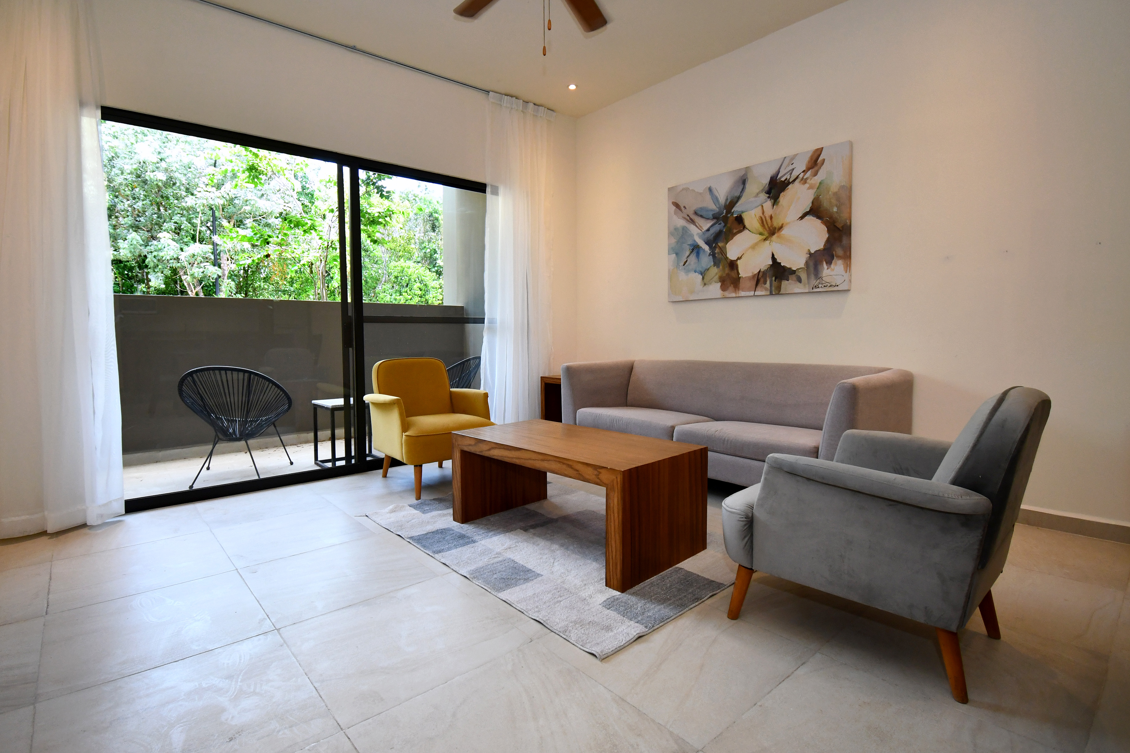  Comfort and Convenience in an Expansive Three-Bedroom Residence - 物件實景