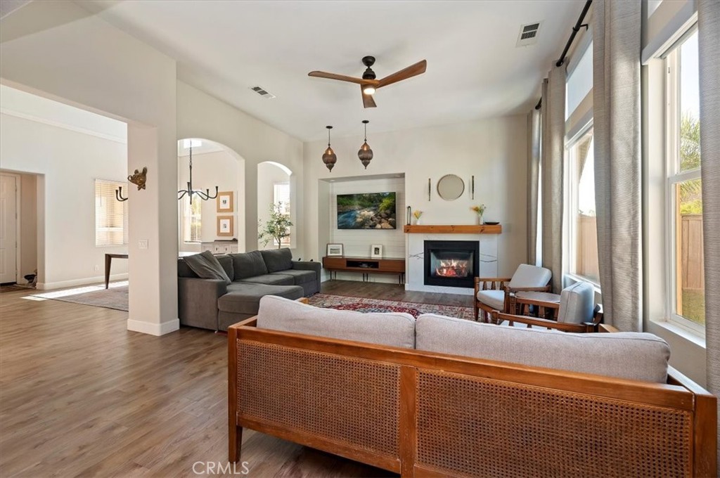 Lake Elsinore, California, 92532, United States, 4 Bedrooms Bedrooms, ,3 BathroomsBathrooms,Residential,For Sale,1939377
