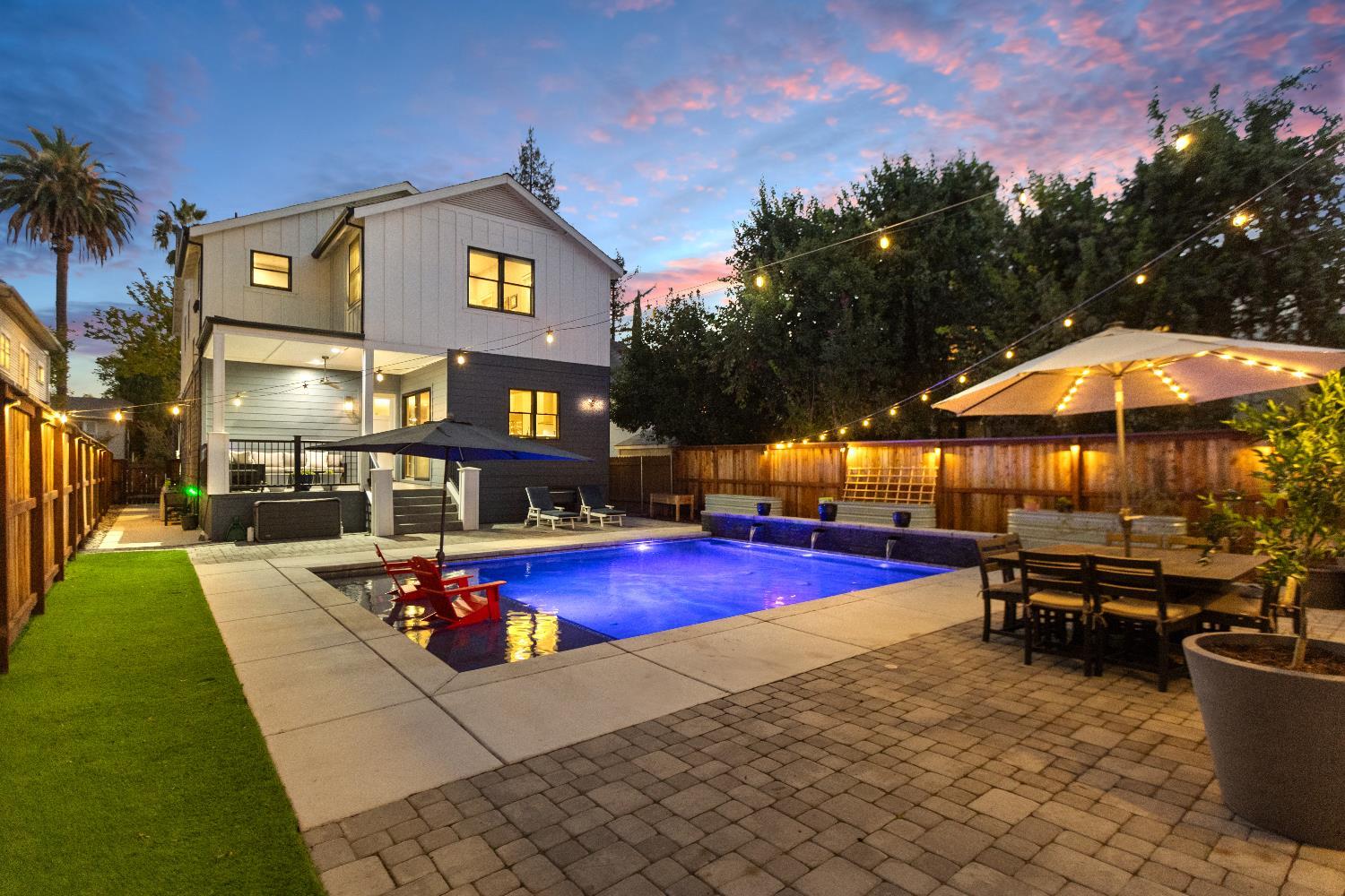 Sacramento, California, 95816, United States, 3 Bedrooms Bedrooms, ,5 BathroomsBathrooms,Residential,For Sale,1978117