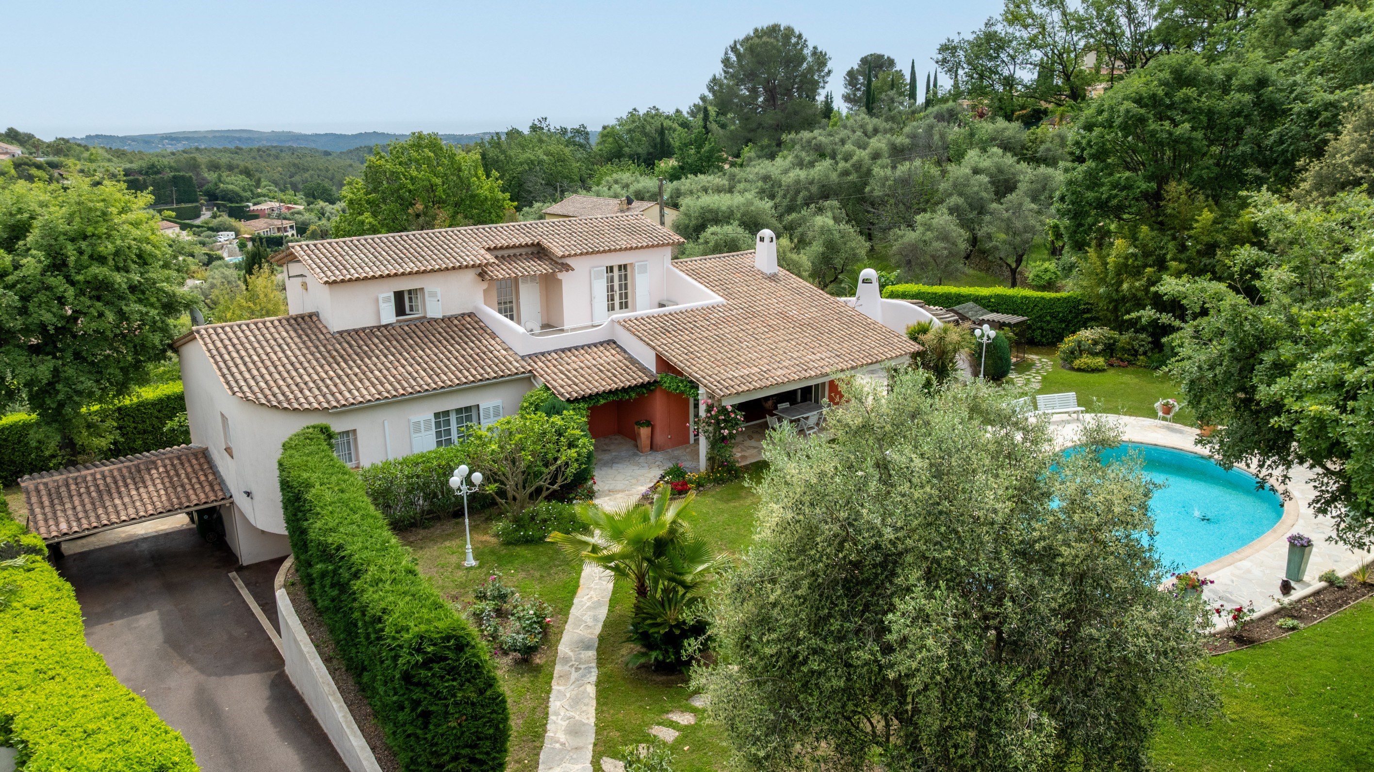  Côte d’Azur – 301 m² family villa with sea view in a secure estate close to ame… - 物件實景