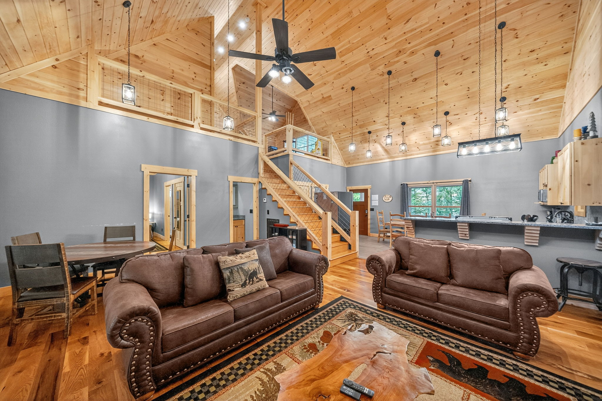 Sevierville, Tennessee, 37862, United States, 4 Bedrooms Bedrooms, ,6 BathroomsBathrooms,Residential,For Sale,1982838