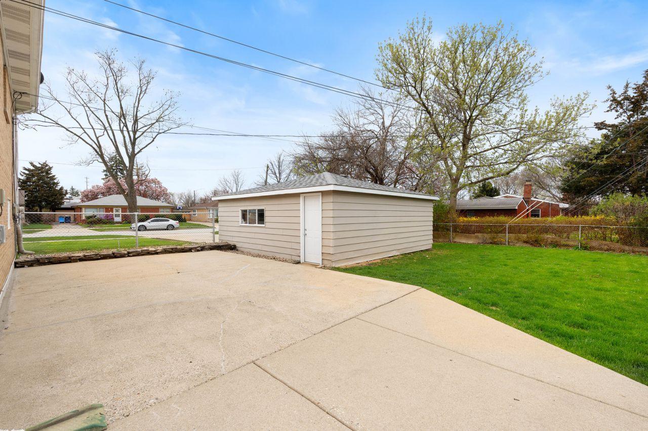 Des Plaines, Illinois, 60016, United States, 4 Bedrooms Bedrooms, ,2 BathroomsBathrooms,Residential,For Sale,1826836