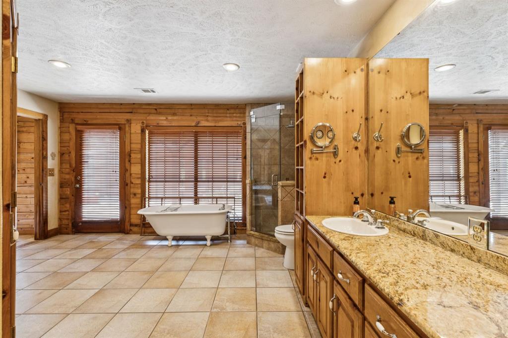 Pottsboro, Texas, 75076, United States, 3 Bedrooms Bedrooms, ,4 BathroomsBathrooms,Residential,For Sale,1949804
